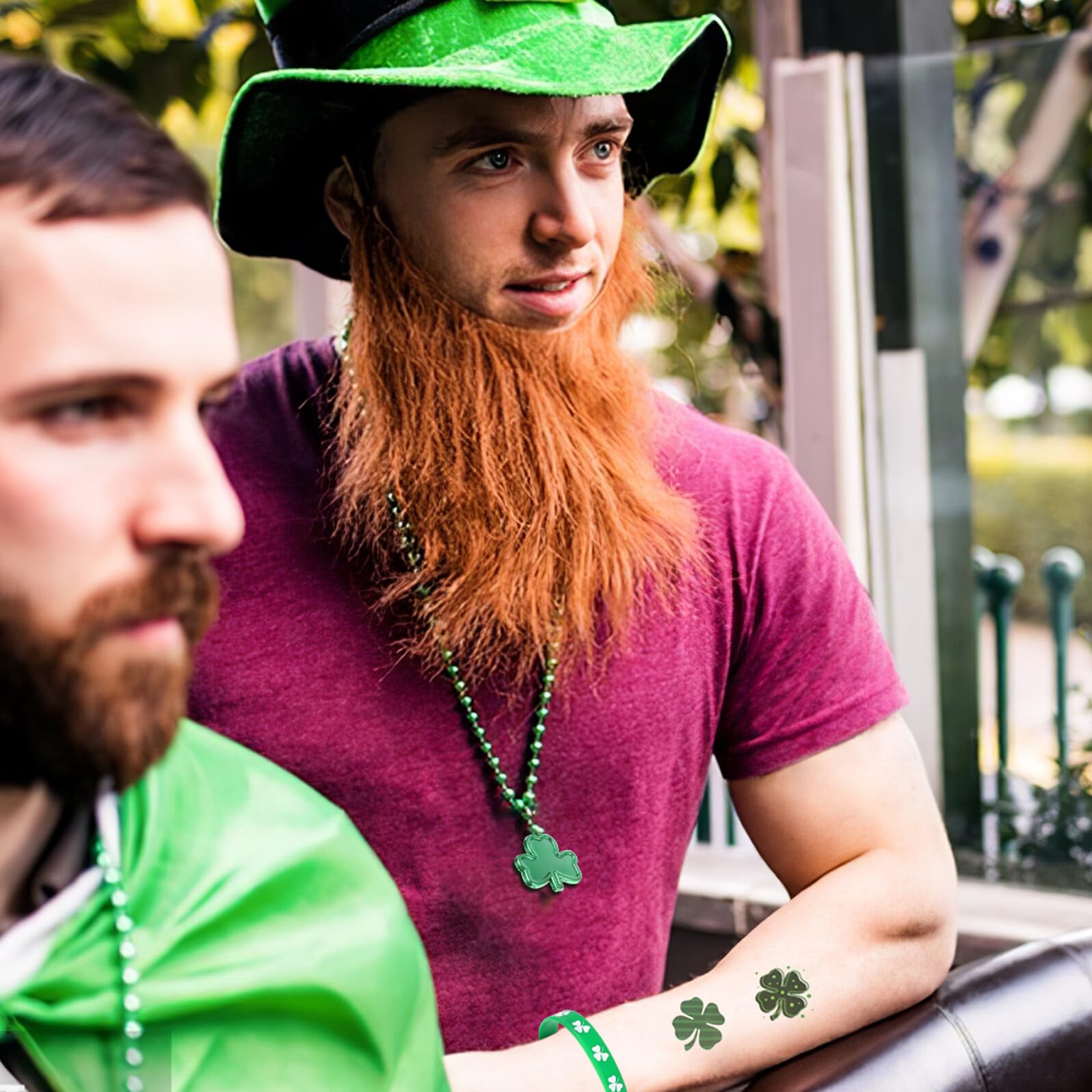 Set 91 Pezzi Oggetti di Scena per Feste di San Patrizio con Occhiali, Fasce per Chioma, Collane e Braccialetti Trifoglio, Adesivi Decorativi, Accessori per Travestimenti