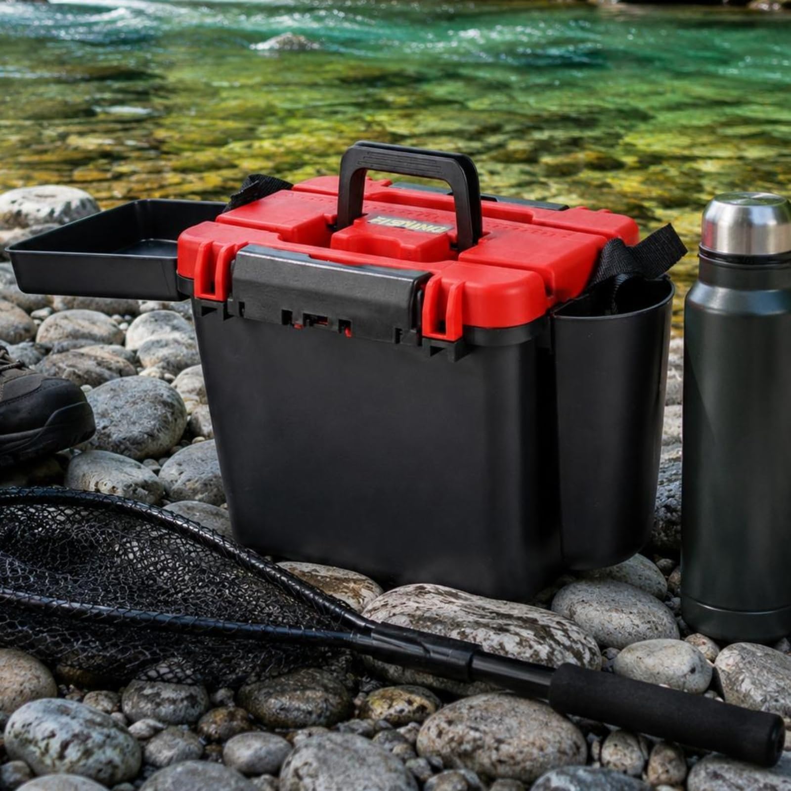 LOVIVER Box Sedile da Pesca Contenitore Attrezzatura Scatola Esche Secchio in Plastica con Coperchio Manico E Tracolla Struttura Solida per Ordinare Ami Pinze E Adatto Fiume Barca Riva, Rosso