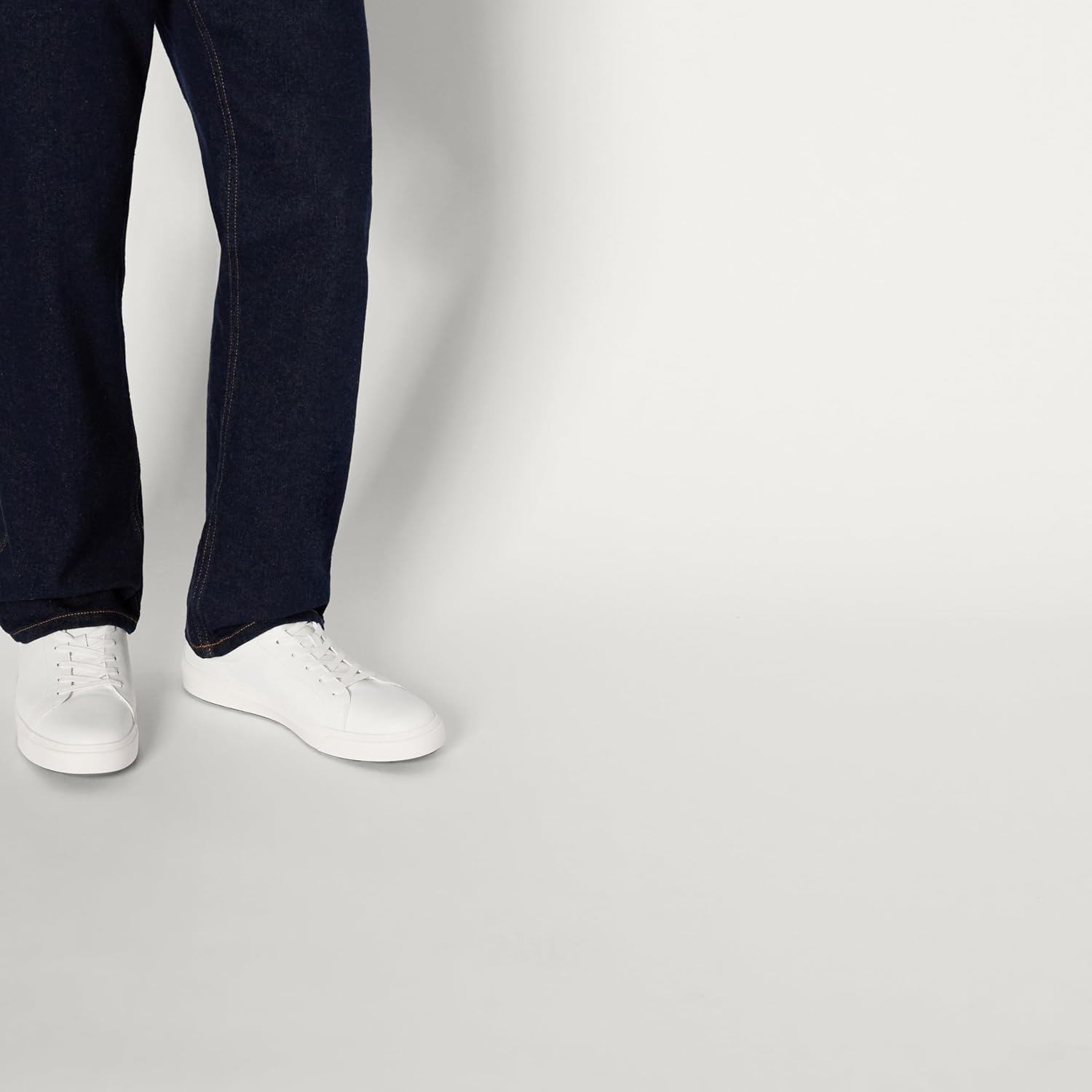 Amazon Essentials Men's Low Top Classic Sneakers - Image 3