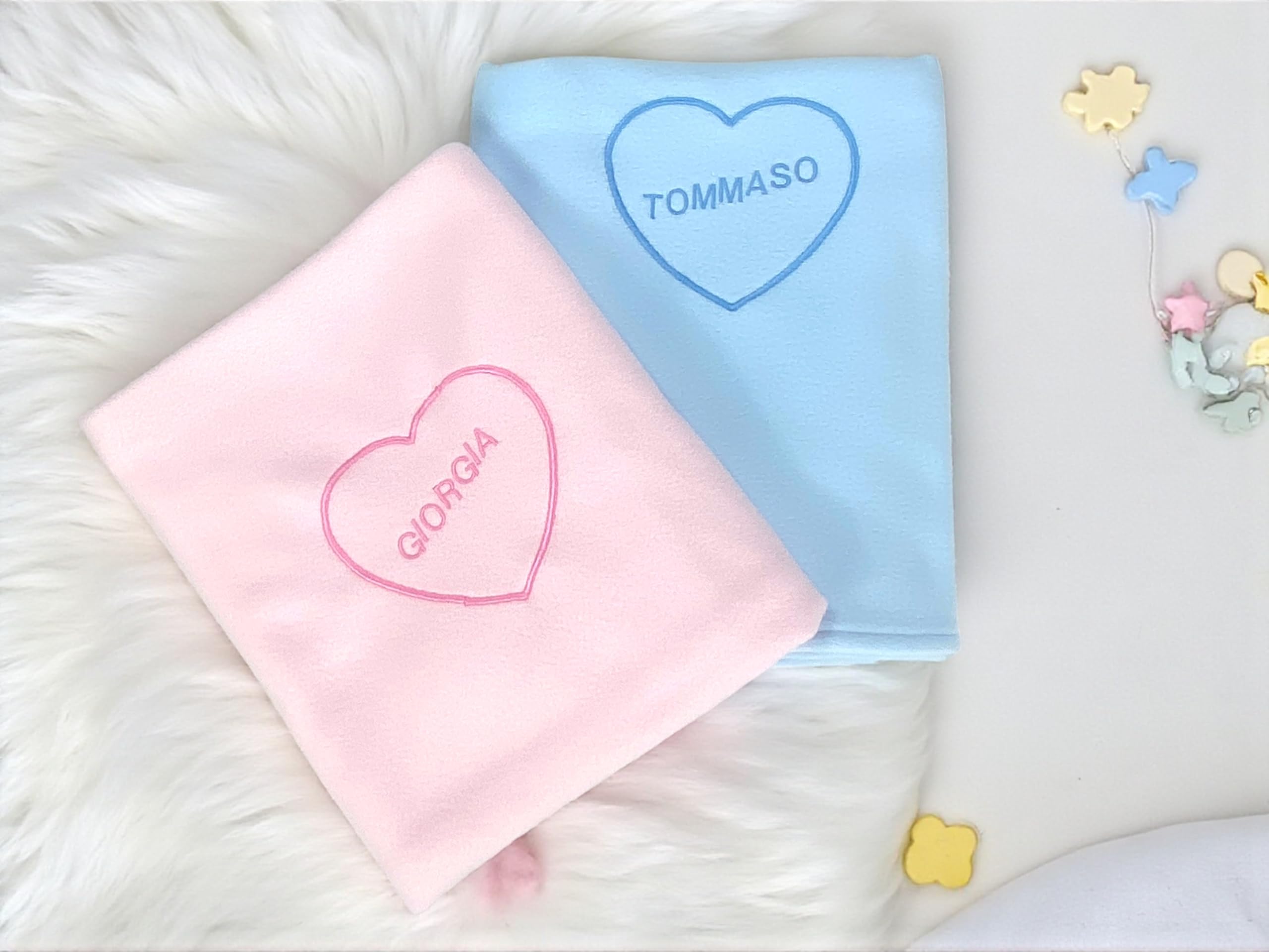 Tex family Manta polar personalizada con nombre – Corazón bordado – Niño y niña – Guardería cuna cuna recién nacido, suave Made in Italy – 140 x 100 cm, rosa