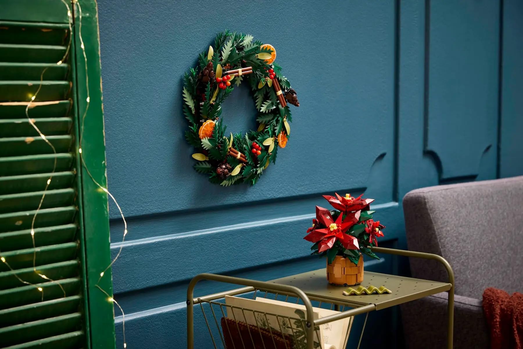 LEGO Botanicals Weihnachtskranz - Winterdeko zum Aufhängen - Weihnachtlicher Tischschmuck - Achtsames Bauprojekt - Adventskranz und Türkranz selber machen - Weihnachtsgeschenke für Erwachsene 10340