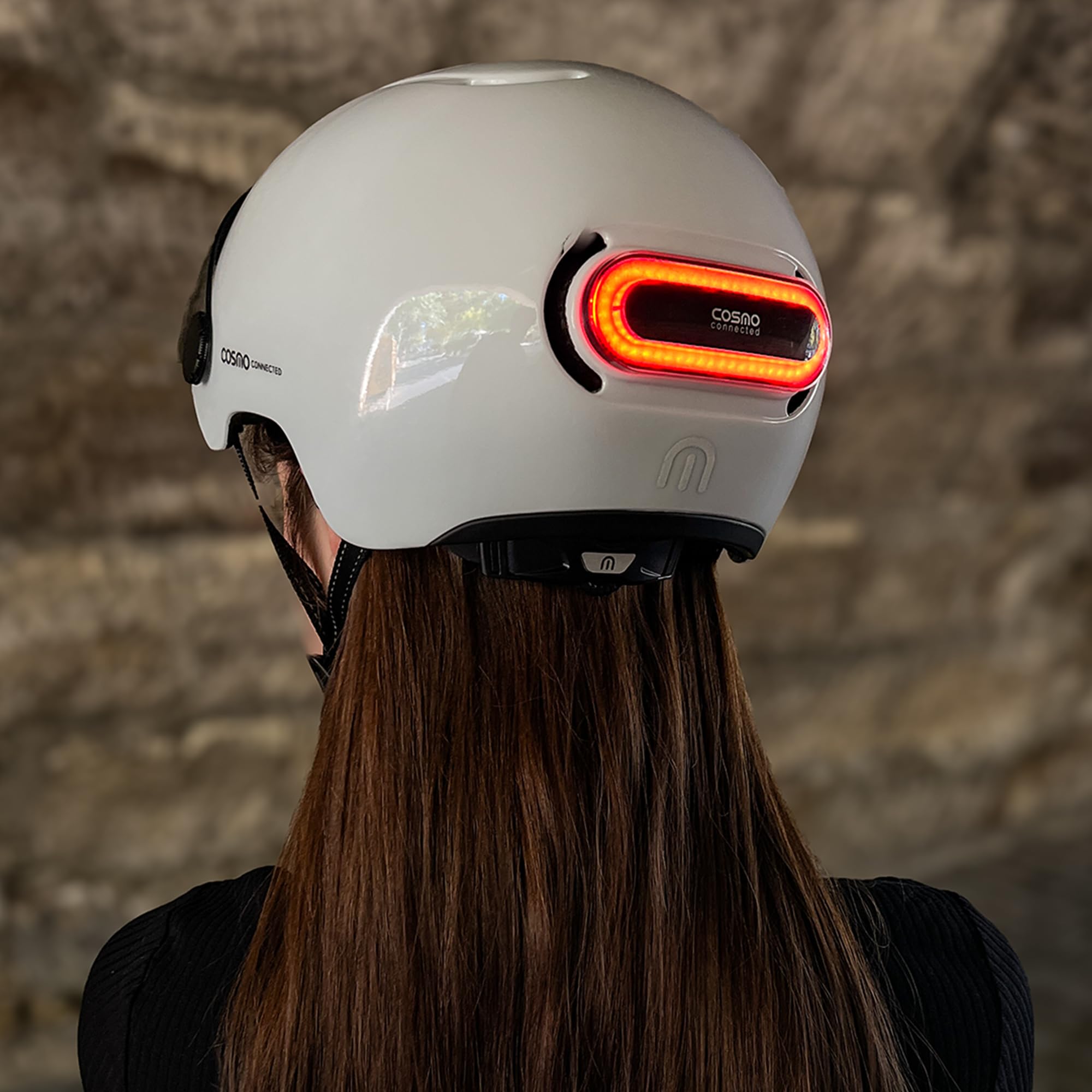Cosmo Connected Cosmo Fusion Casque Intelligent Vélo et Trottinette avec Visière Unisex-Adult, Blanc Brillant, Taille Unique Cosmo Connected Cosmo Fusion Casque Intelligent Vélo et Trottinette avec Visière Unisex-Adult, Blanc Brillant, Taille Unique