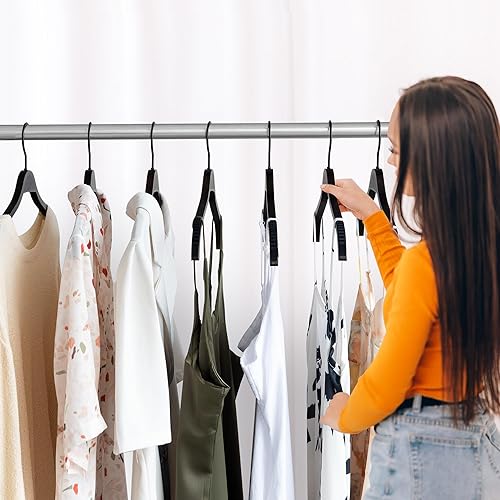 Miniatura 7 de Perchas de madera ligeras y antideslizantes, paquete de 10 perchas de madera resistentes con rayas suaves para camisola, chaqueta, ropa de vestir,