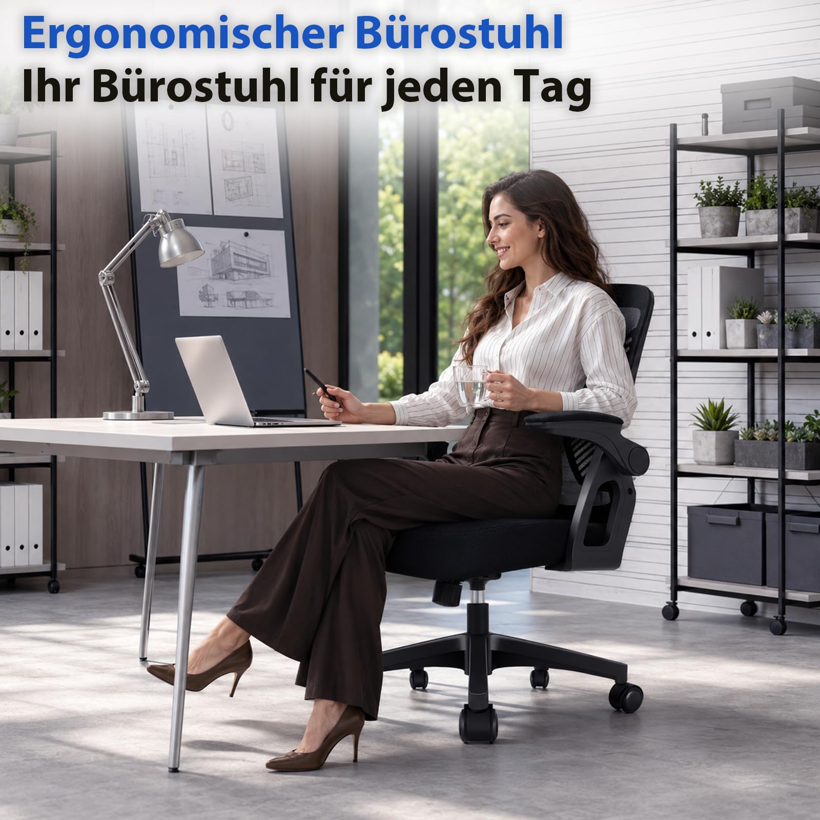 Ergonomischer Bürostuhl mit Mesh Rückenlehne, klappbaren Armlehnen und Wippfunktion, Schreibtischstuhl mit atmungsaktivem Netzgewebe, Drehstuhl für Homeoffice und Büro, Schwarz