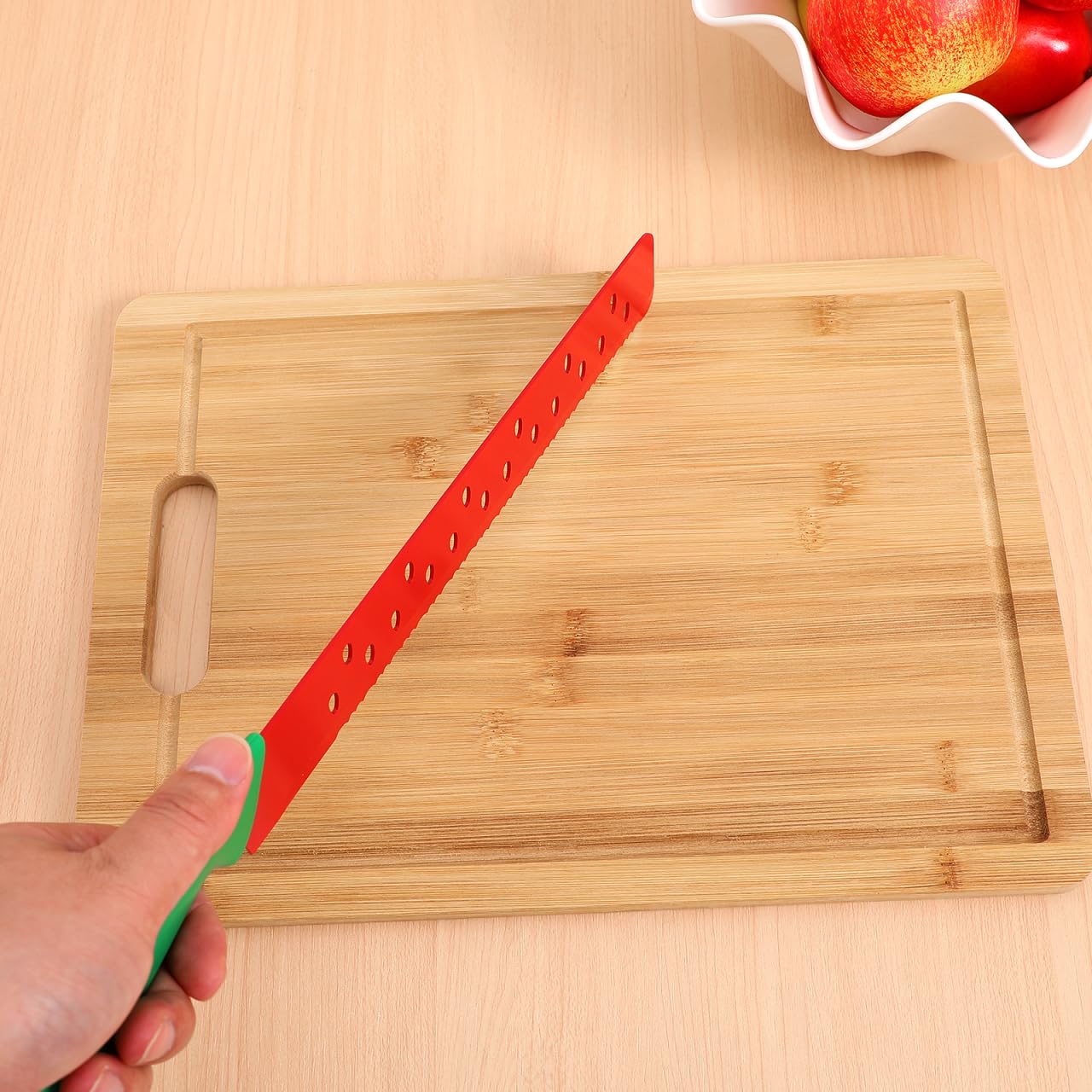 YARNOW Wassermelonenschneider 43.5 cm Großes Melonenmesser mit Schutzhülle Edelstahl Wellenmesser für Wassermelone Obst Brot Kuchen Profi Brotschneider Rot Grün Küchenhelfer