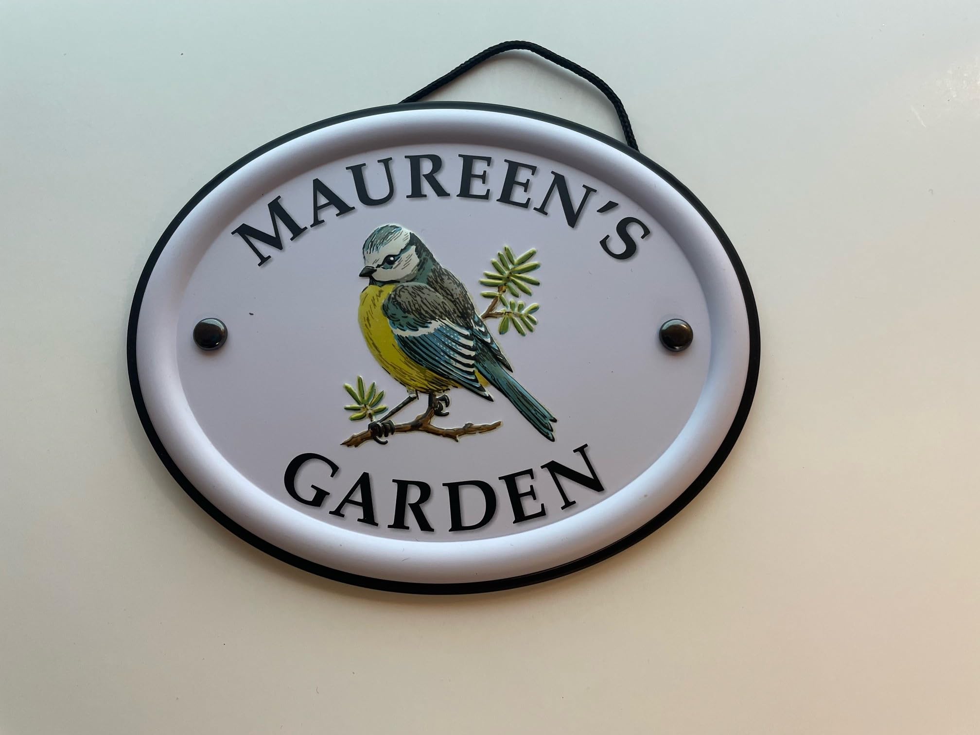 Personalised Embossed Metal Garden Sign 12x15cm – British Bird Design – Outdoor Decorative Hanging Garden Plaque – Weatherproof Metal Sign for Garden Walls Fences or Sheds (Maureen)