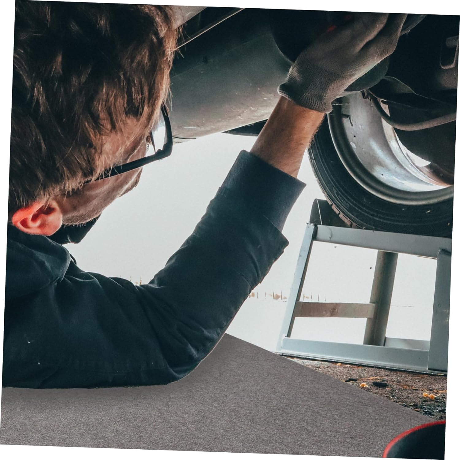 Oil Absorbent Garage Floor Mat Thick Felt Mechanic Pad for Under Car Maintenance Multi Functional Oil Drip Mat for Garage Basement and Automotive Use