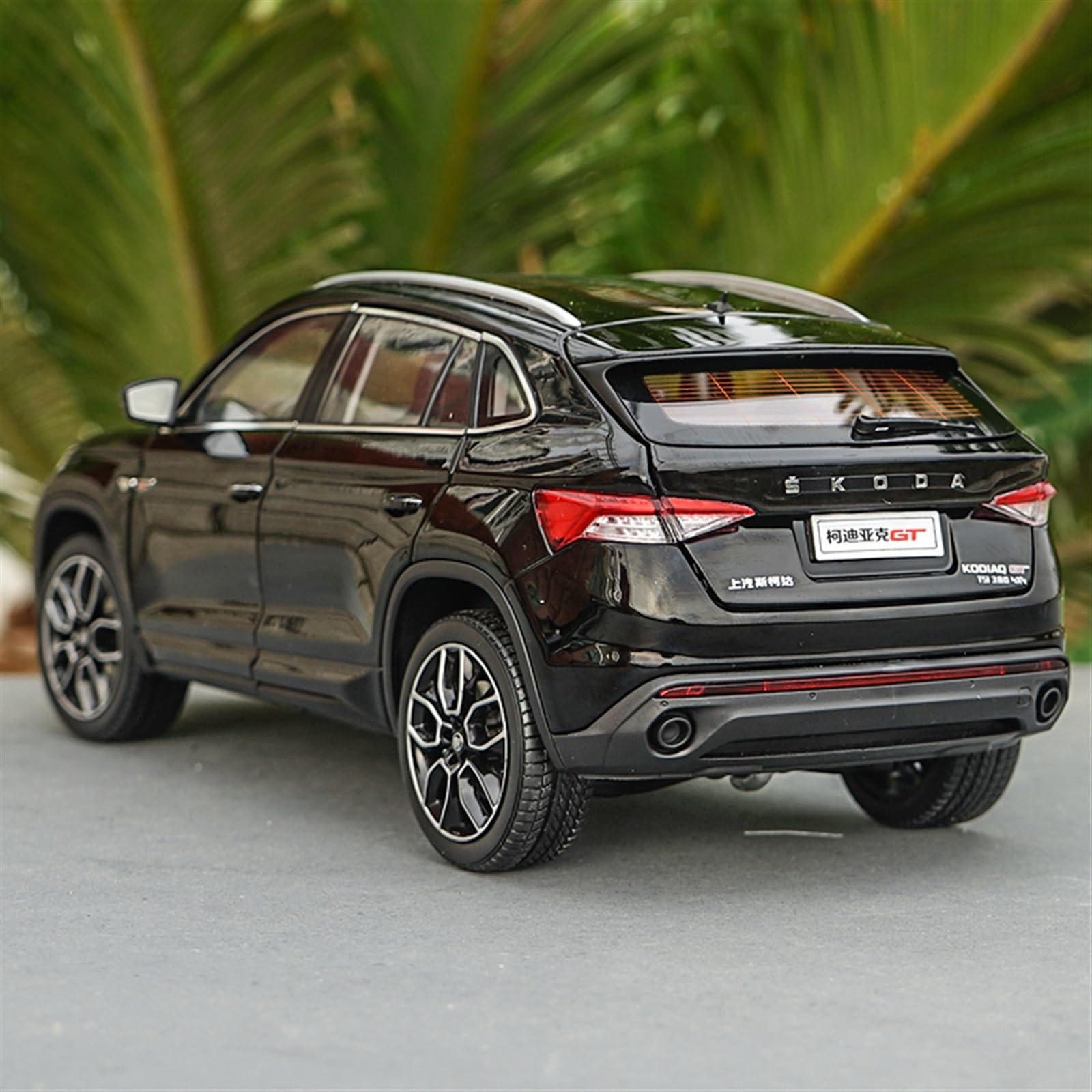 Scale Finished Model Car 1/18 For Skoda Kodiaq GT SUV Scale Metal