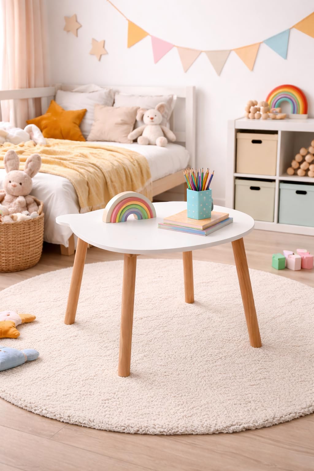 ATMOSPHERA CREATEUR D'INTERIEUR Table Enfant Douceur Blanche, Pieds en Bois Naturel, Forme Originale Ourson, Diamètre 60 cm