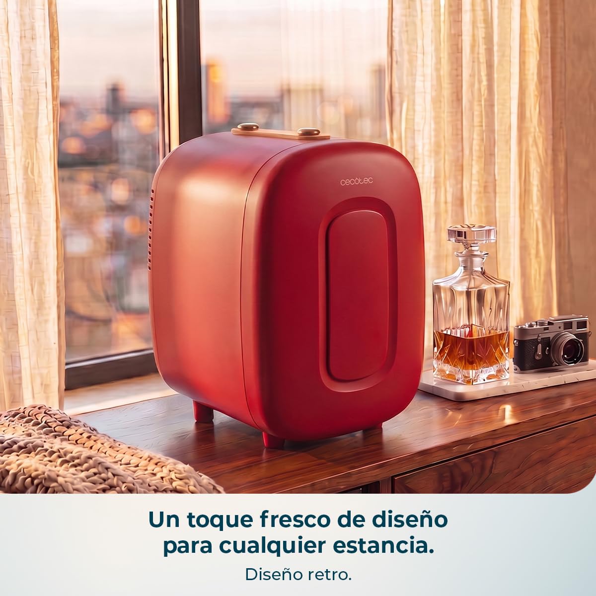 Cecotec Mini Frigorífico Bolero MiniCooling 4L Capri Red. Funciona a 12V y 220V, Especial para Coche y Caravanas, Función de Enfriamiento y Calentamiento, Rango de 7 a 50 Grados, Fácil Transporte