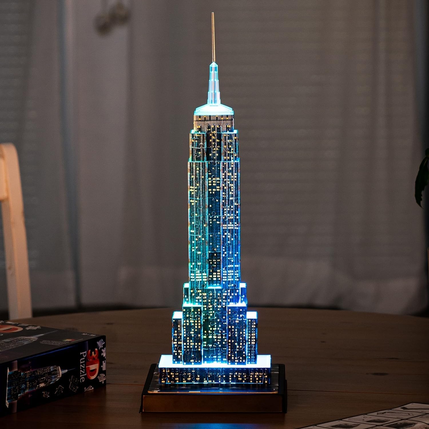 Ravensburger 3D Puzzle 12566 - Empire State Building Night Edition - eines der bekanntesten Wahrzeichen von New York - LED beleuchtetes Gebäude - ab 10 Jahren