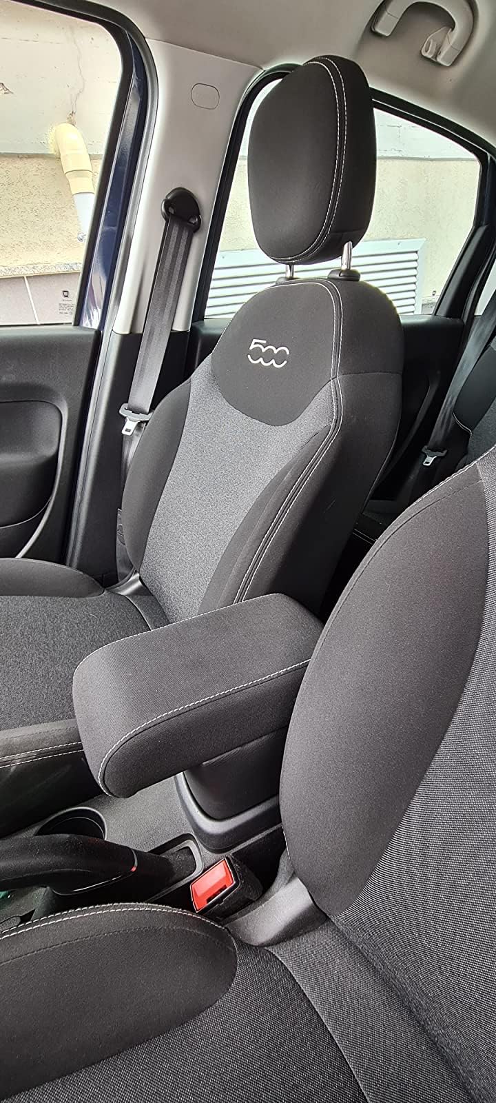 Bracciolo PREMIUM compatibile per 500, 500C, 500S RESTYLING (2015-2025) in ecopelle grigio antracite con laterali bianchi REGOLABILE IN LUNGHEZZA bracciolo specifico e compatibile Fiat 500
