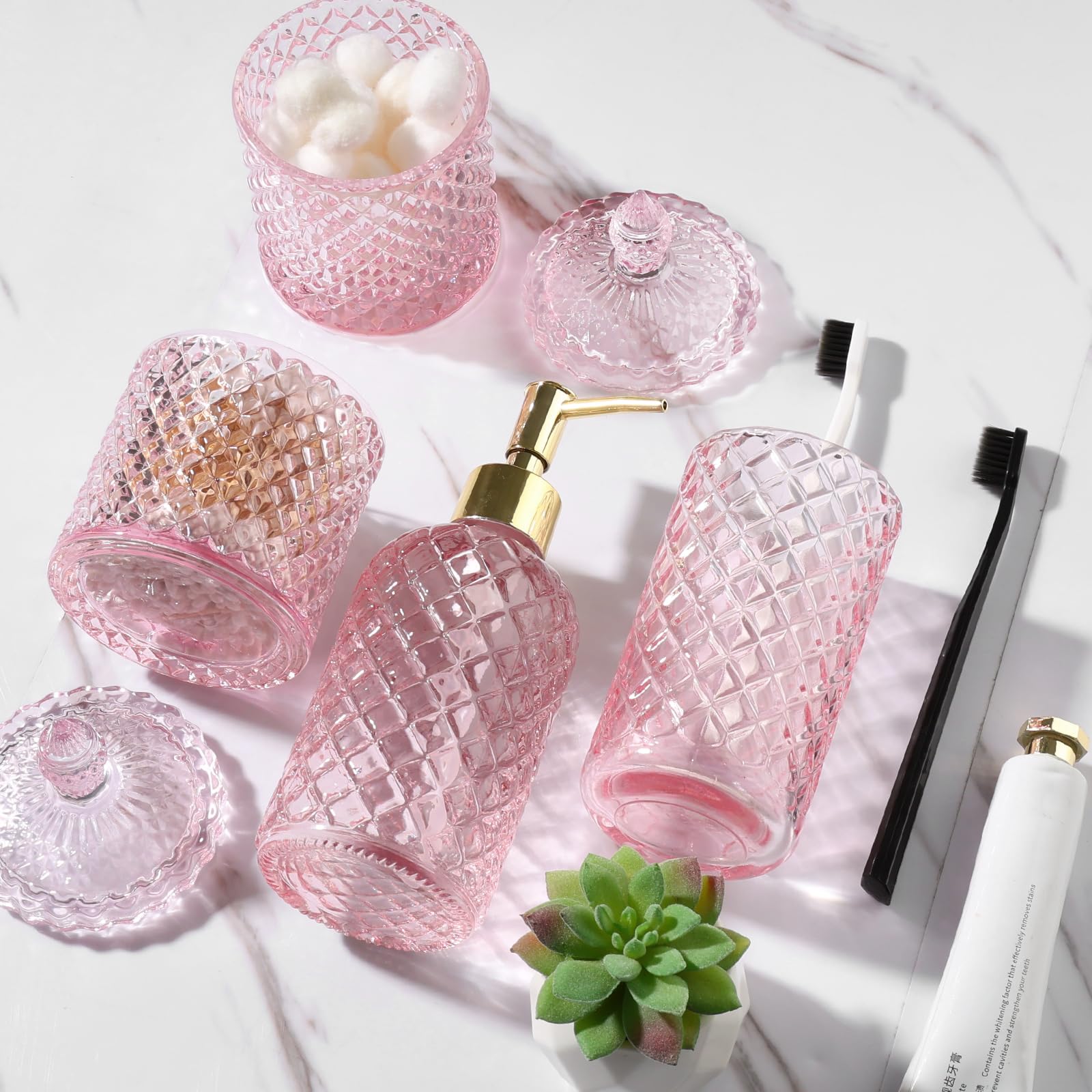 RYTOXILO Set di accessori da bagno rosa, confezione da 4 pezzi, set completo di accessori per la decorazione del bagno, dispenser di sapone in vetro diamantato e portaspazzolino, set per organizer da