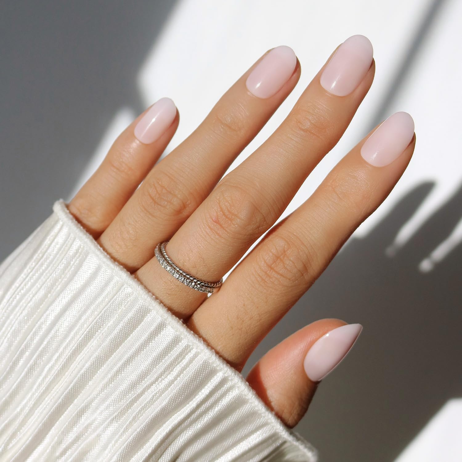 Photo 1 of Glamnetic Short Round Press On Nails