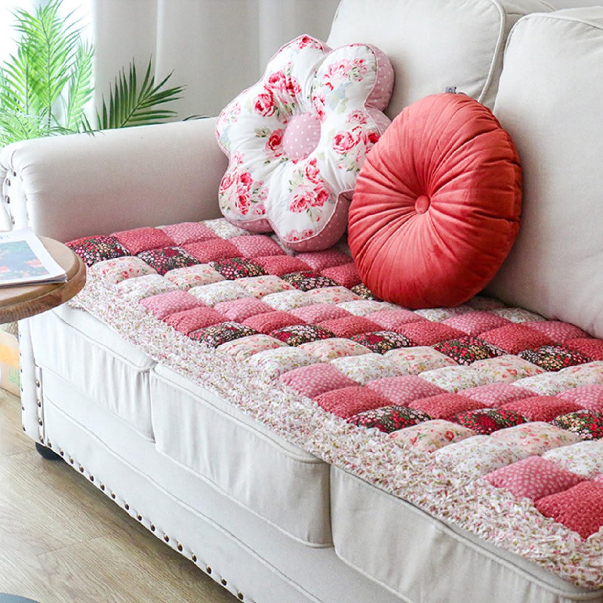 クッション・座布団 UrbanOutfitters Furry Llama Pillow