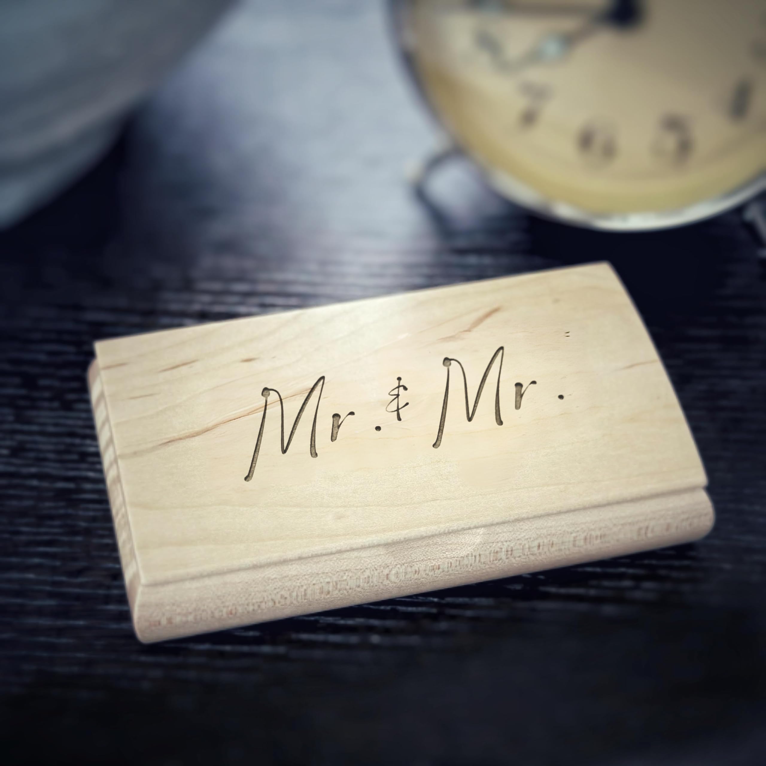 Mikutowski Woodworking Mr and Mr - Caja de recuerdos de madera para recién casados, regalo de aniversario o inauguración de la casa para parejas gay, hecha a mano en los Estados Unidos, USA-08MRMR