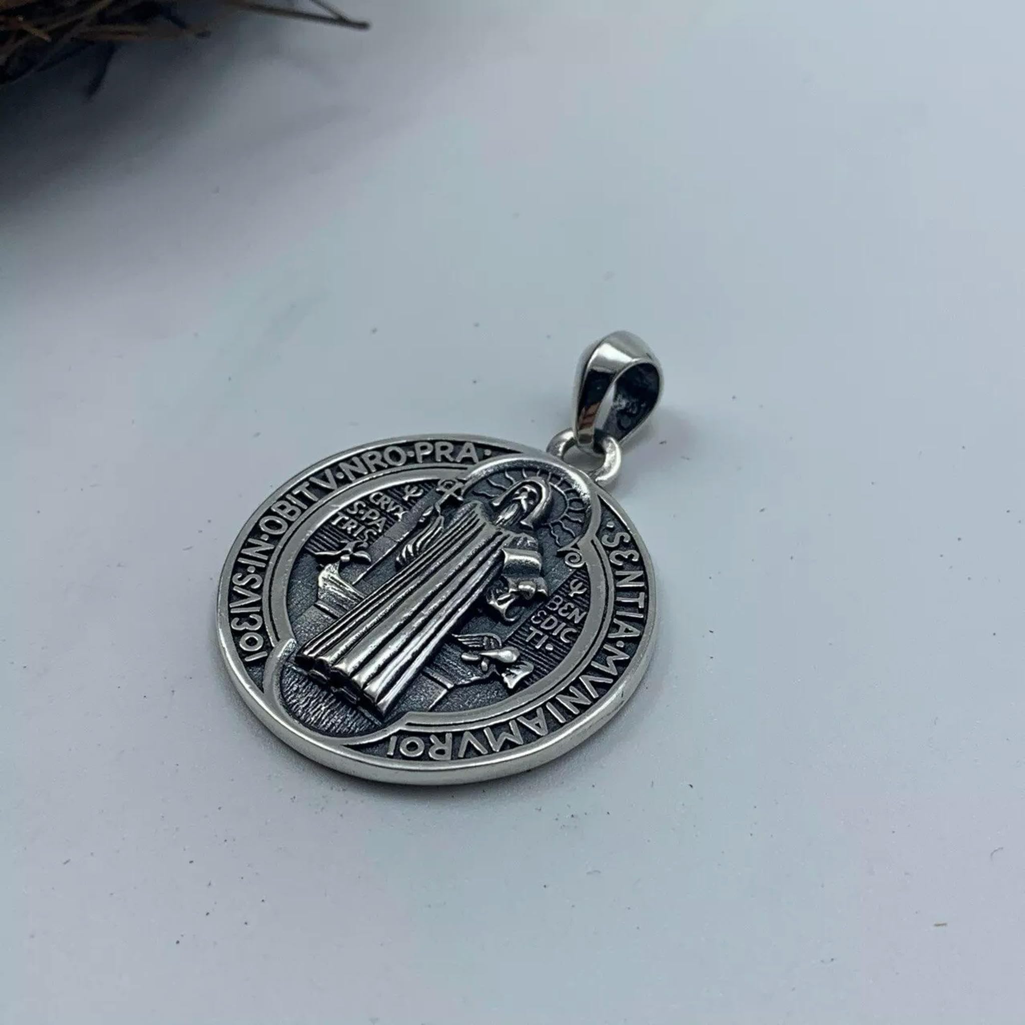 Colgante y Pulsera con Medalla católica de San Benito en Plata 925