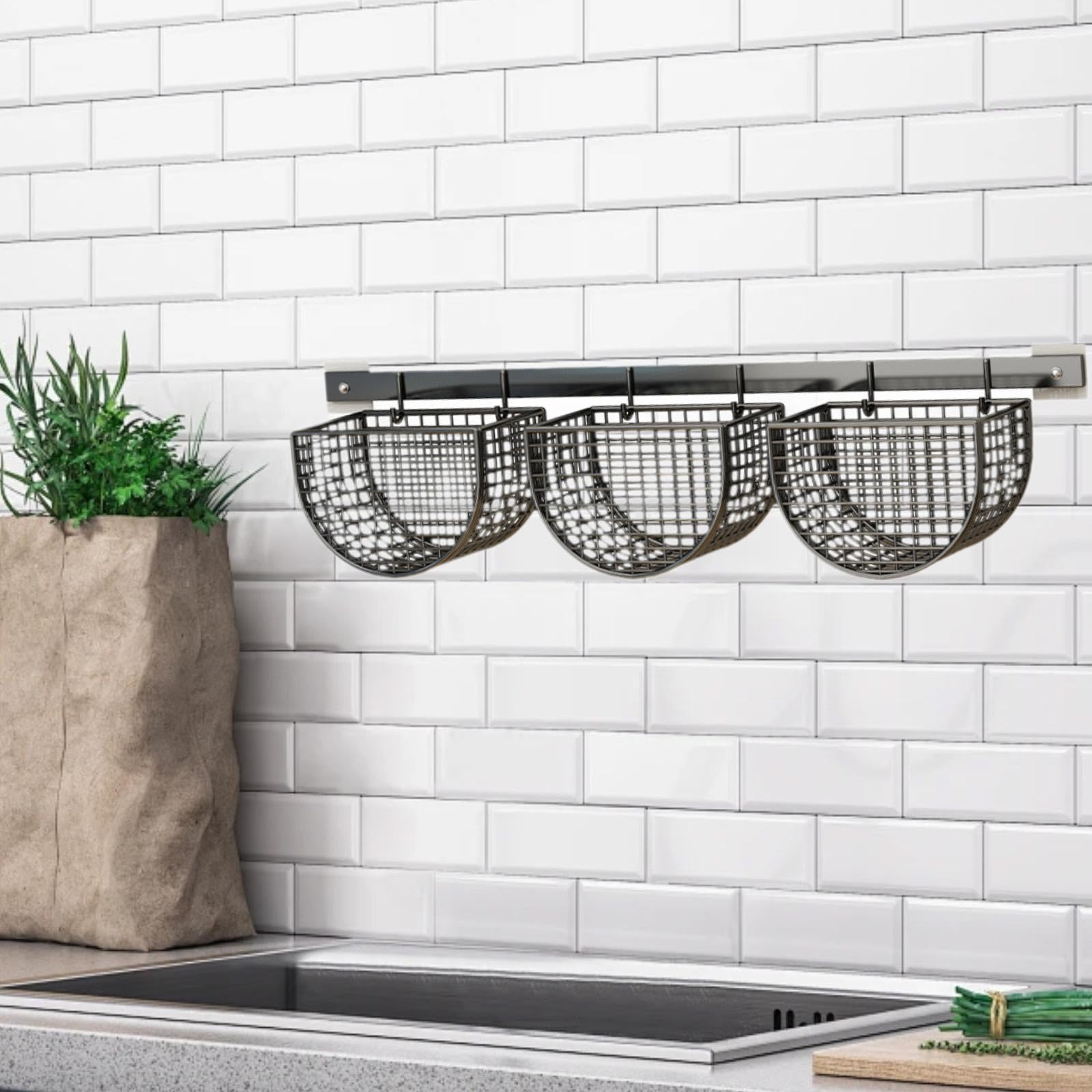 Hängekorb, Obst Aufbewahrungskörbe, hängende Obstkörbe, selbstklebend, hängende Lagerung Organisator, Metallgitter Körbe abnehmbar für Küche Bad Schränke, 45 x 12 x 9 cm Schwarz