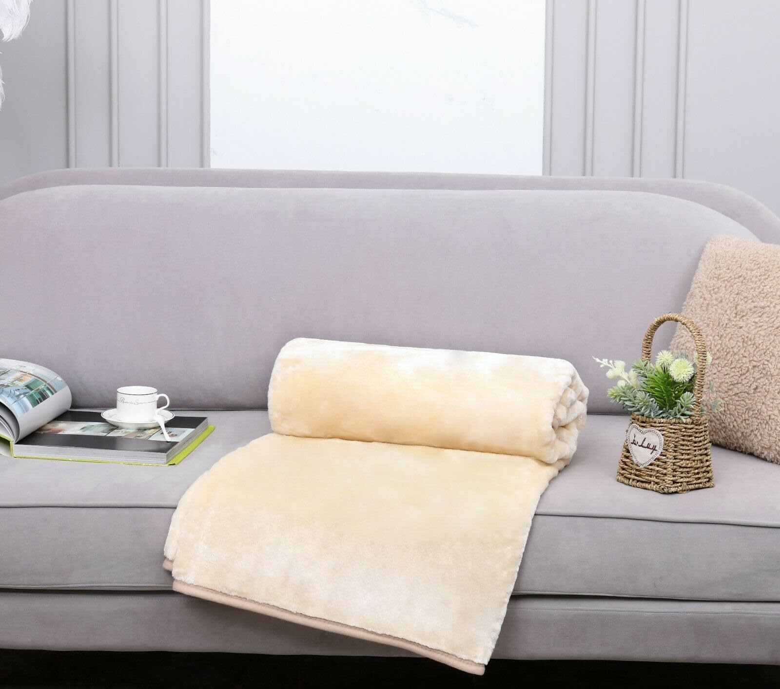 Luxury Mink Throws Super Soft Warm Cozy Bed Throw Solid Design Sofa Throw Blanket Double King Size (Cream, 200 x 240 cm)