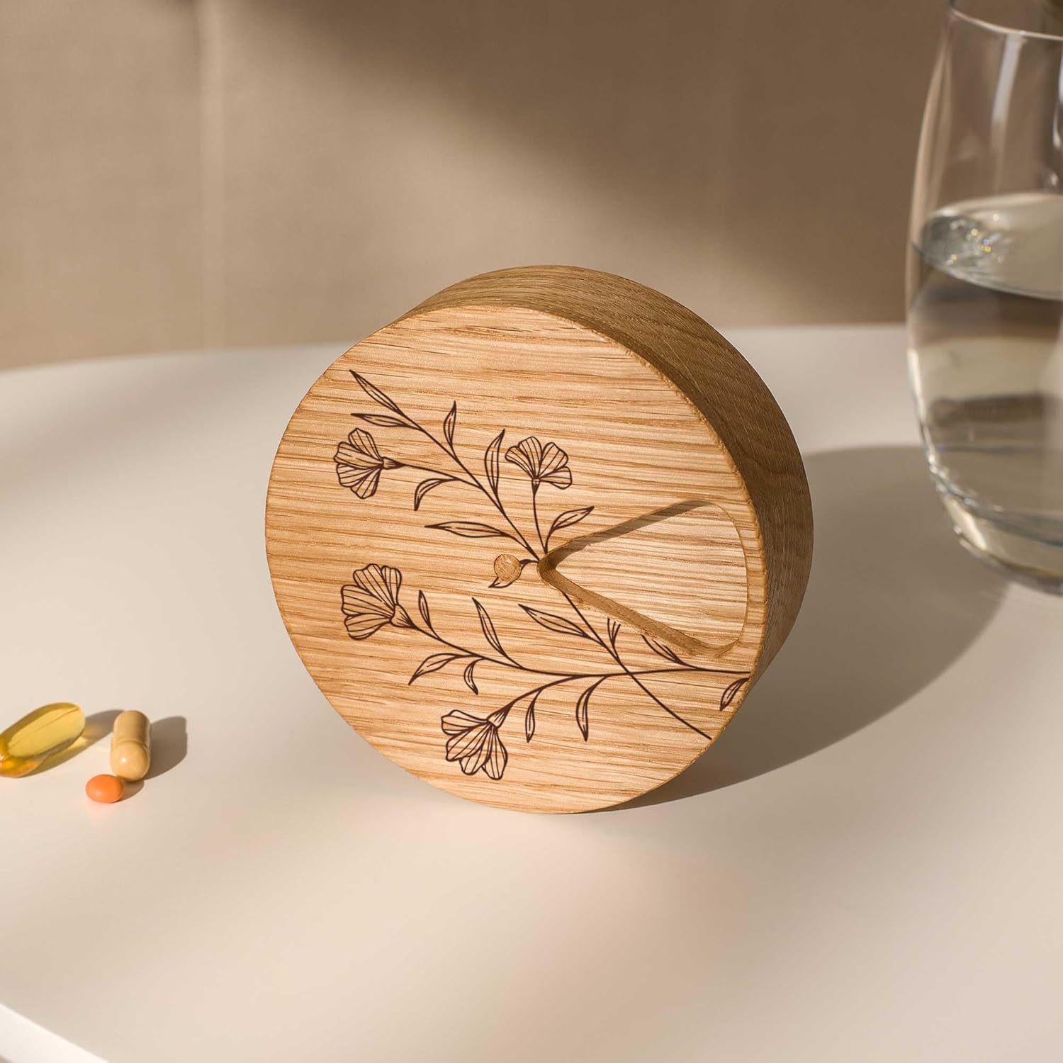 Makety Wooden Weekly Pill Organizer - 7 Day Round Pill Box with Magnetic Lid, Compact Travel Medicine Holder - Natural Oak Wood