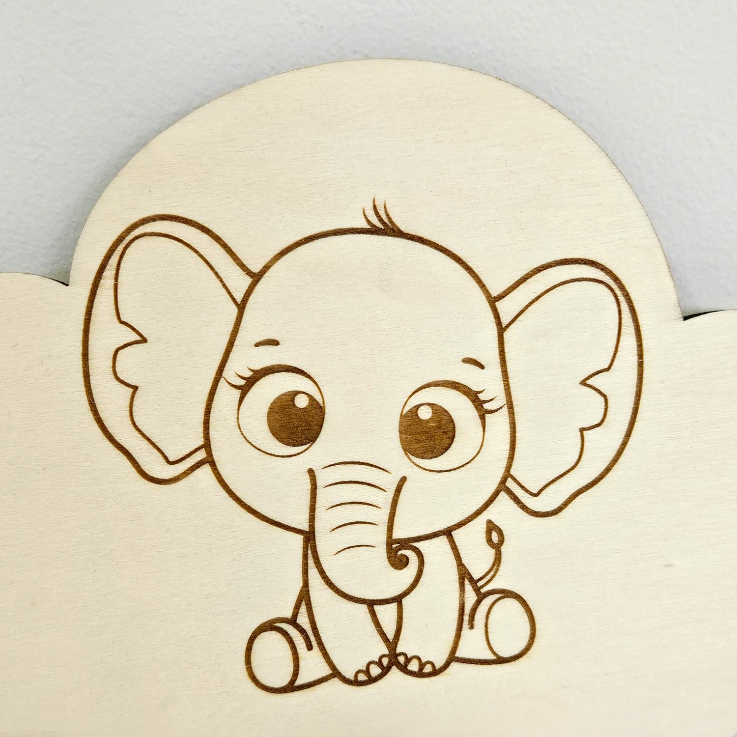 Nombre Decorativo Infantil de Madera Personalizado, forma de nube de 30x25cm, para decorar habitaciones, paredes y puertas. Regalo original para nacimientos, cumpleaños, comuniones y bautizos