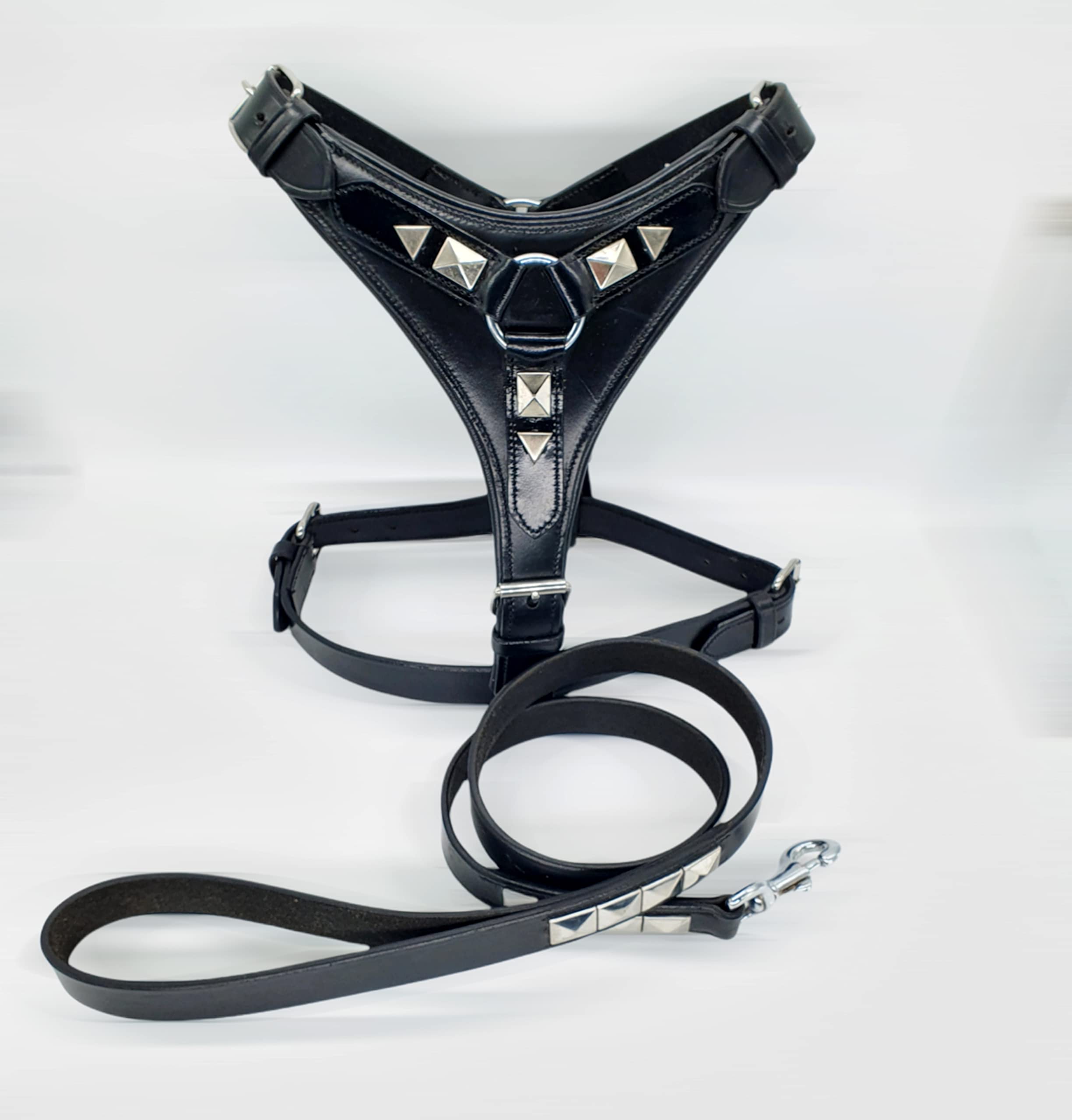 Arnés de piel auténtica resistente para perros grandes, chapado en cromo para perros grandes, de 29 a 35 pulgadas, pecho con correa de perro, color negro