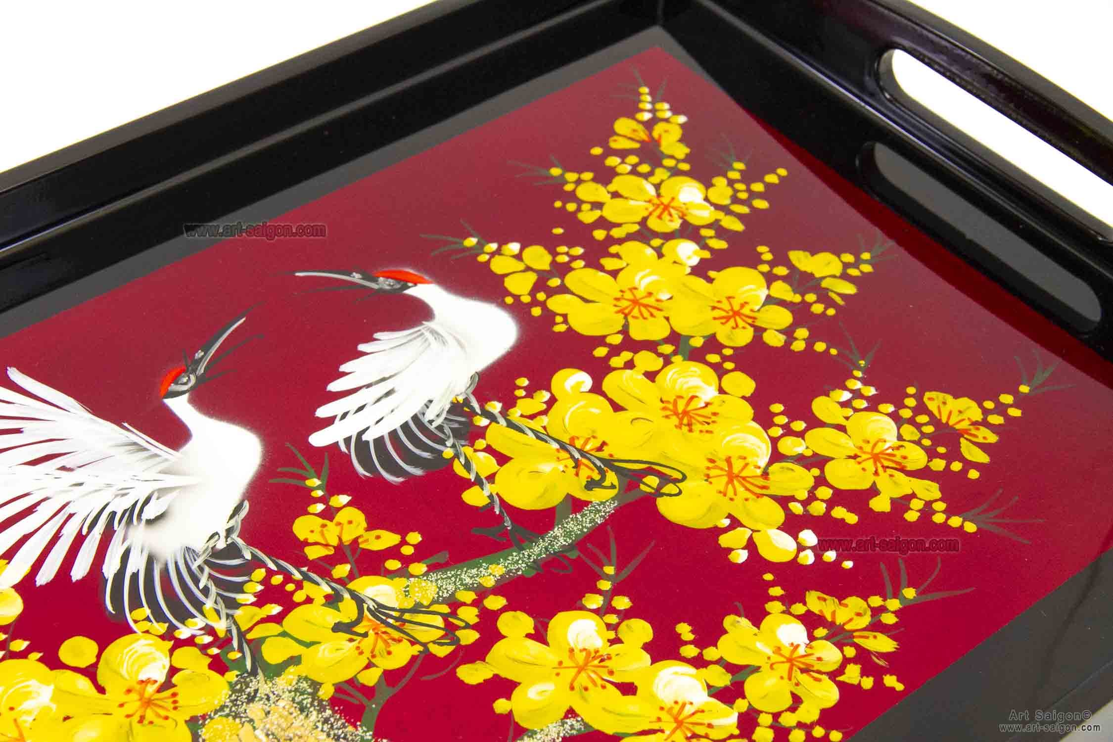 Plateau en Bois Laqué Rouge et Noir “Grues et Fleurs de Cerisier”, Fait Main, L39 x 28cm - Plateau de Service avec Poignée - Artisanat du Vietnam et Déco Asiatique (S39-4959-39)