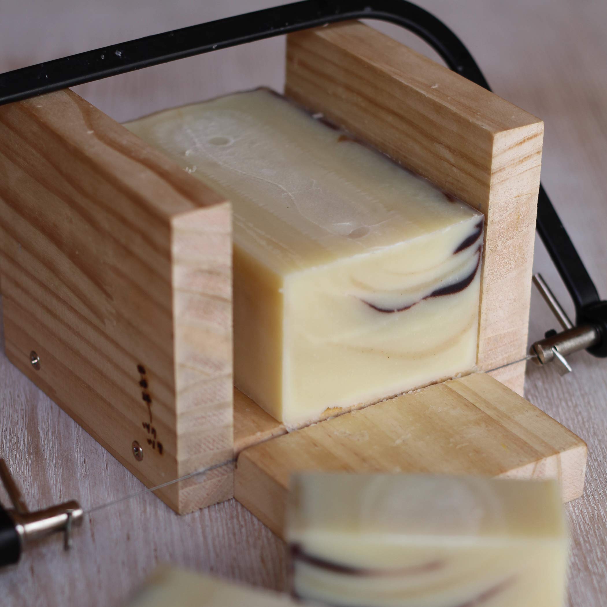 手作り石鹸 アクリルモールド4点＋ソープカッター他一式 手作り石鹸 アクリルモールド4点＋ソープカッター他一式