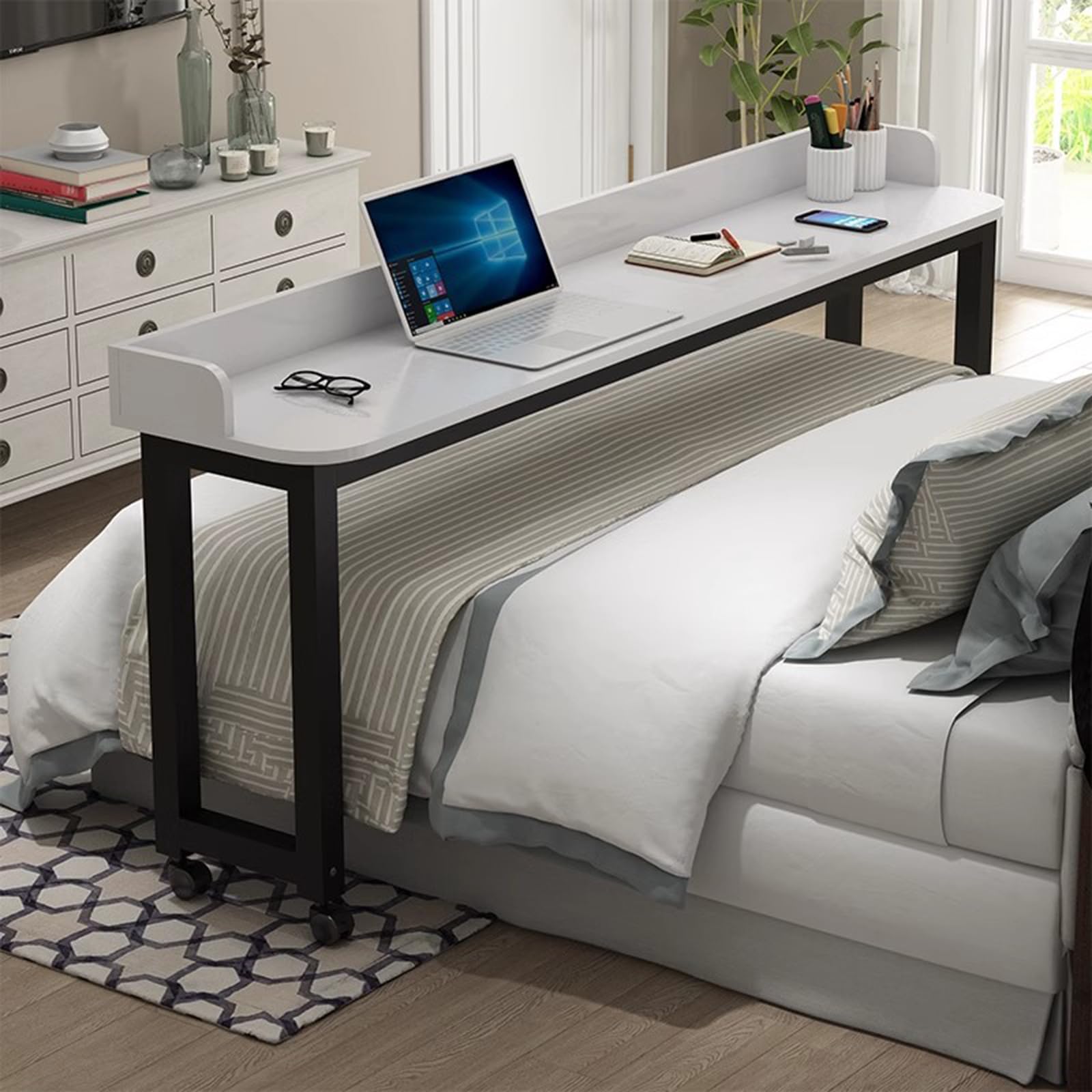 Mesa de altura ajustable con ruedas, escritorio de cama con ruedas para cama tamaño King, mesa cruzada de 67in / 170 cm, color blanco y negro, ideal para el trabajo o las comidas