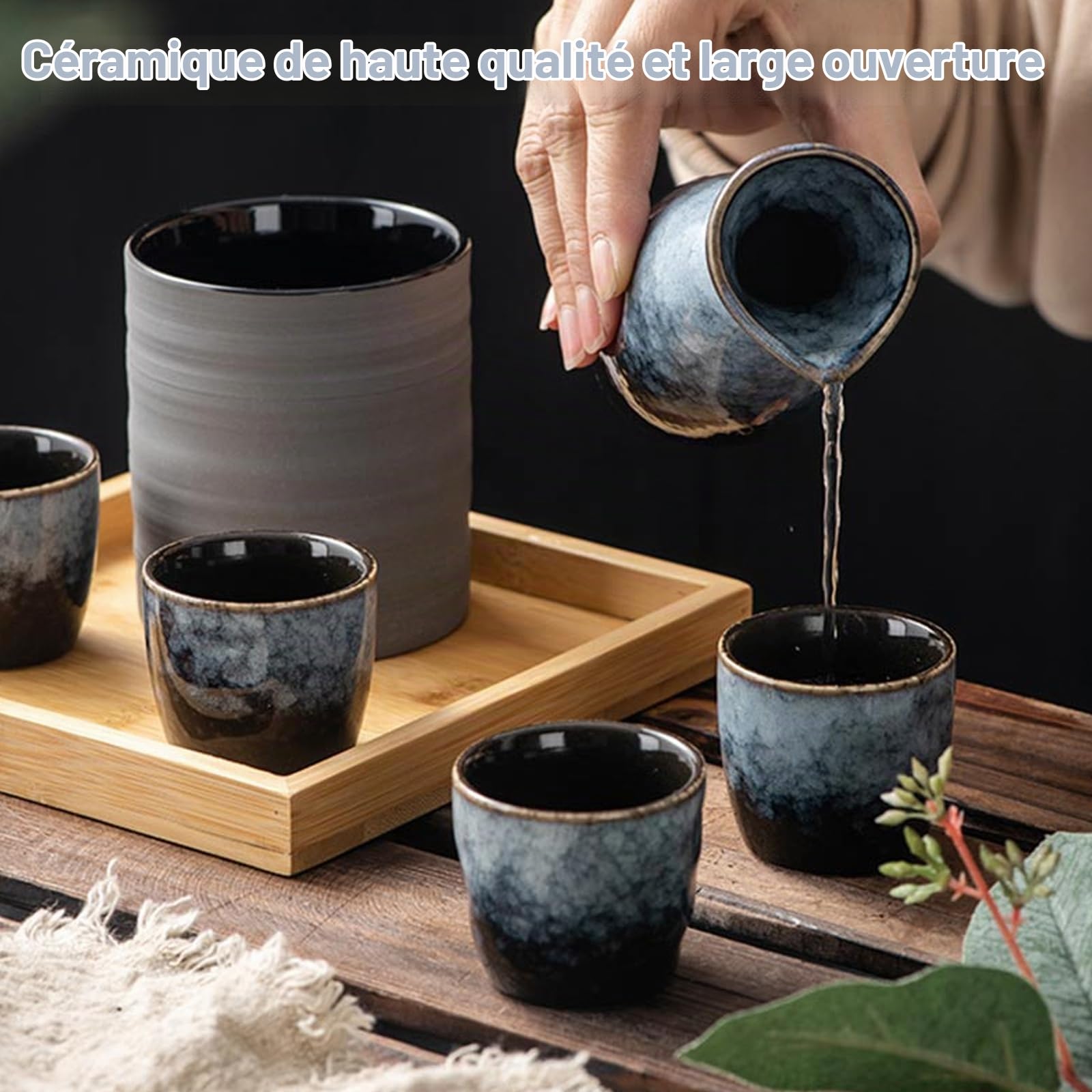 Service à saké japonais en céramique, 6 pièces. Set de saké japonais traditionnel avec 4 gobelets à saké de 35 ml, 1 pot à saké de 175 ml, 1 plateau, glaçage au four en porcelaine pour la maison, le