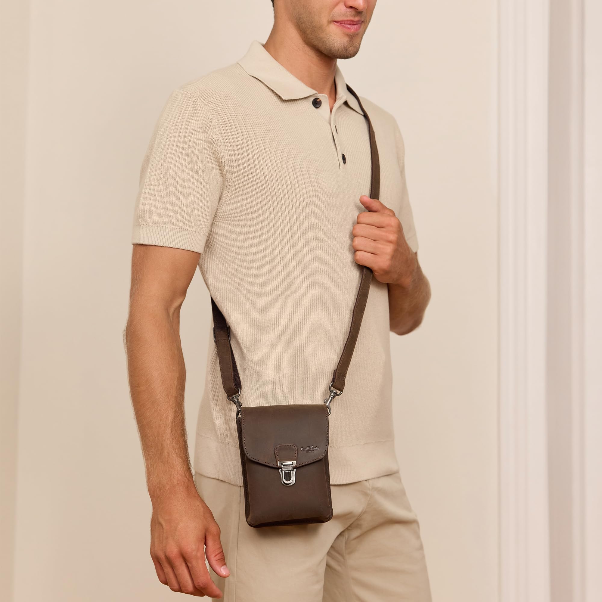 Gusti Marsupio in pelle Nelly – Custodia in pelle flessibile da appendere o trasportare sulla cintura, piccola borsa in pelle con fibbia per cintura, noce, Kompakt
