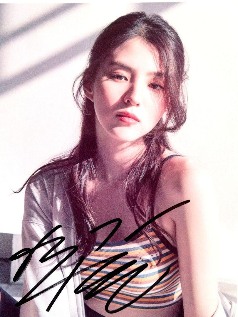 Amazon.co.jp: ハンソヒ直筆サイン入り2Lサイズ写真Han So-hee わかっ  