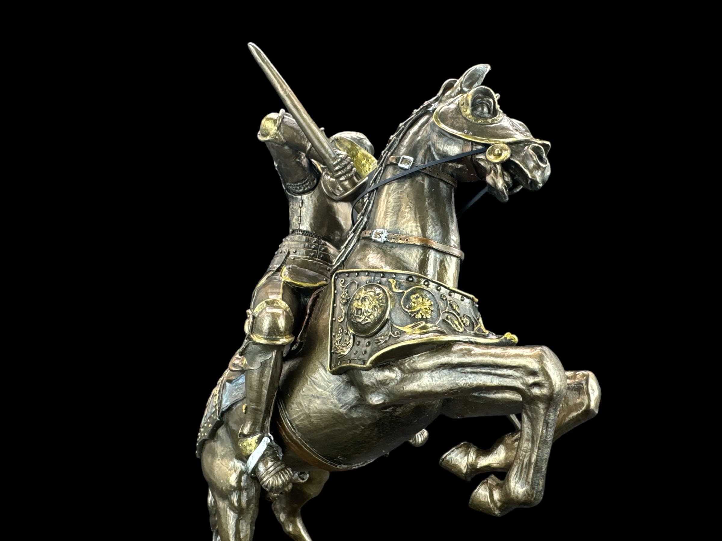 57 SPECIAL REPLICAS Rzeźba dekoracyjna figurka wielkiego rycerza na koniu ze znakiem pustym jako prezent do salonu, dekoracja figurki, dekoracja