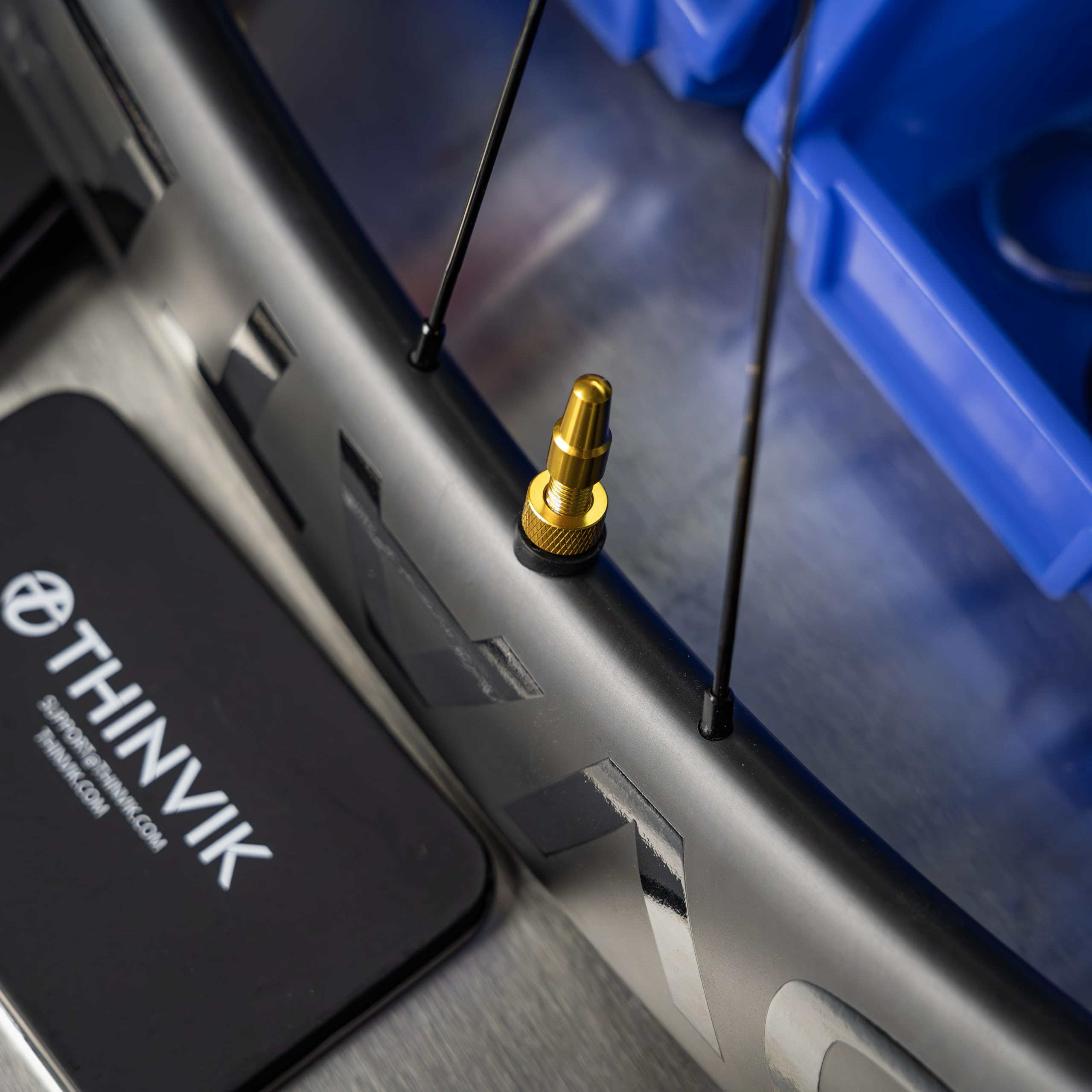 Thinvik Presta trzpień zaworu bezdętkowego 48 mm super lekki stop do opon bezdętkowych - 2 bezdętkowe trzpienie zaworu (z nasadką zaworu ze stopu aluminium) + narzędzie do usuwania rdzenia zaworu