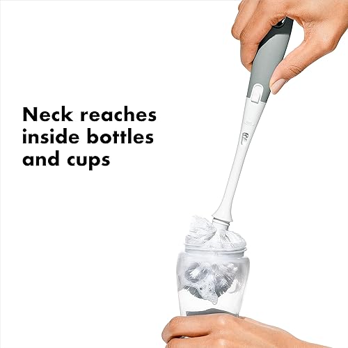 Miniatura 4 de OXO Tot - Cepillo para botellas con limpiador de pezones y soporte, color gris, paquete de 2 y estante de secado Tot tamaño viaje con cepillo para