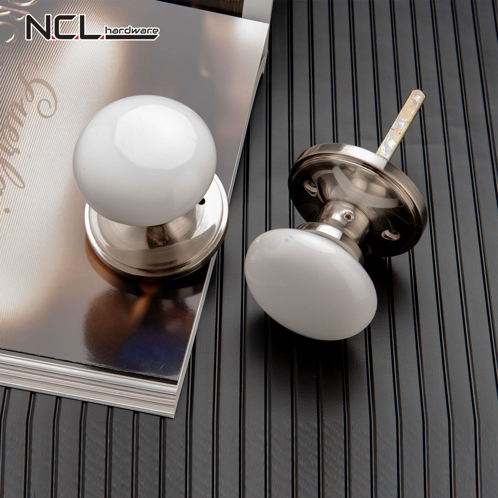 NCL Hardware Białe gałki do drzwi, bezkluczykowe klamki, oblate porcelanowe dźwignie drzwiowe, wewnętrzne gałki do drzwi łazienkowych (biała gałka z satynową rozetą)