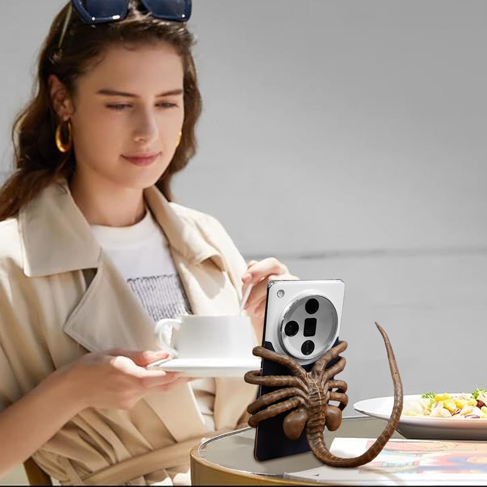 Alien Facehugger Handyhalter Mit Beweglichen Gelenken - Gruseliger Gothic Telefonständer 19x28cm