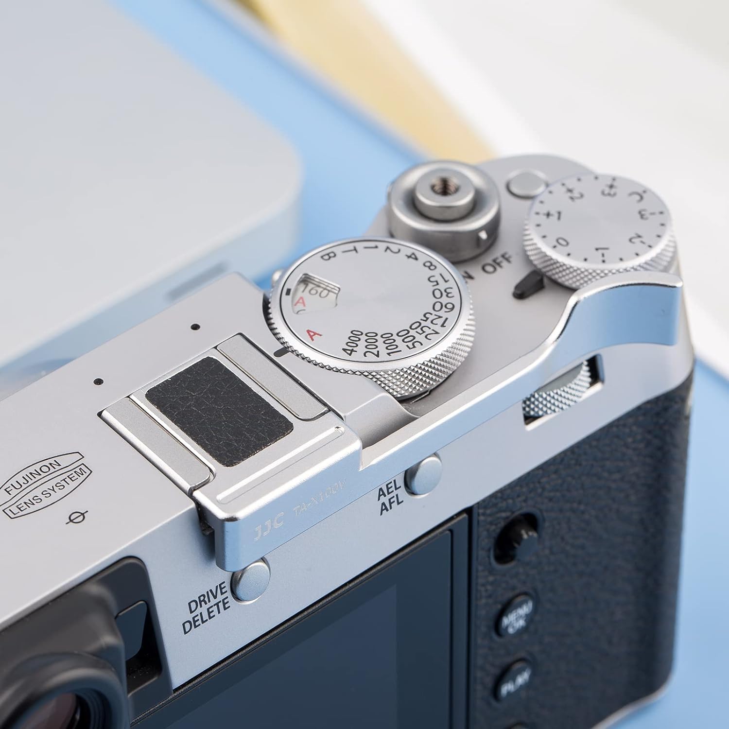 JJC Griffe pour Appareil Photo Fujifilm Fuji X100VI X100V, X100F et X-E4 X-E3, Prise en Main Plus équilibrée et Plus Pratique – Argent