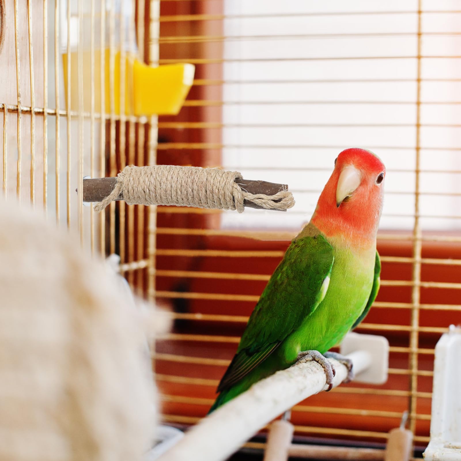 DOITOOL Percha Grande de Madera Natural para Loros 5 Piezas con Base Estable, Soporte Multifuncional para Jaulas de Pájaros Grandes, Incluye Perchas de Cuerda para Trepar y Moler Garras,