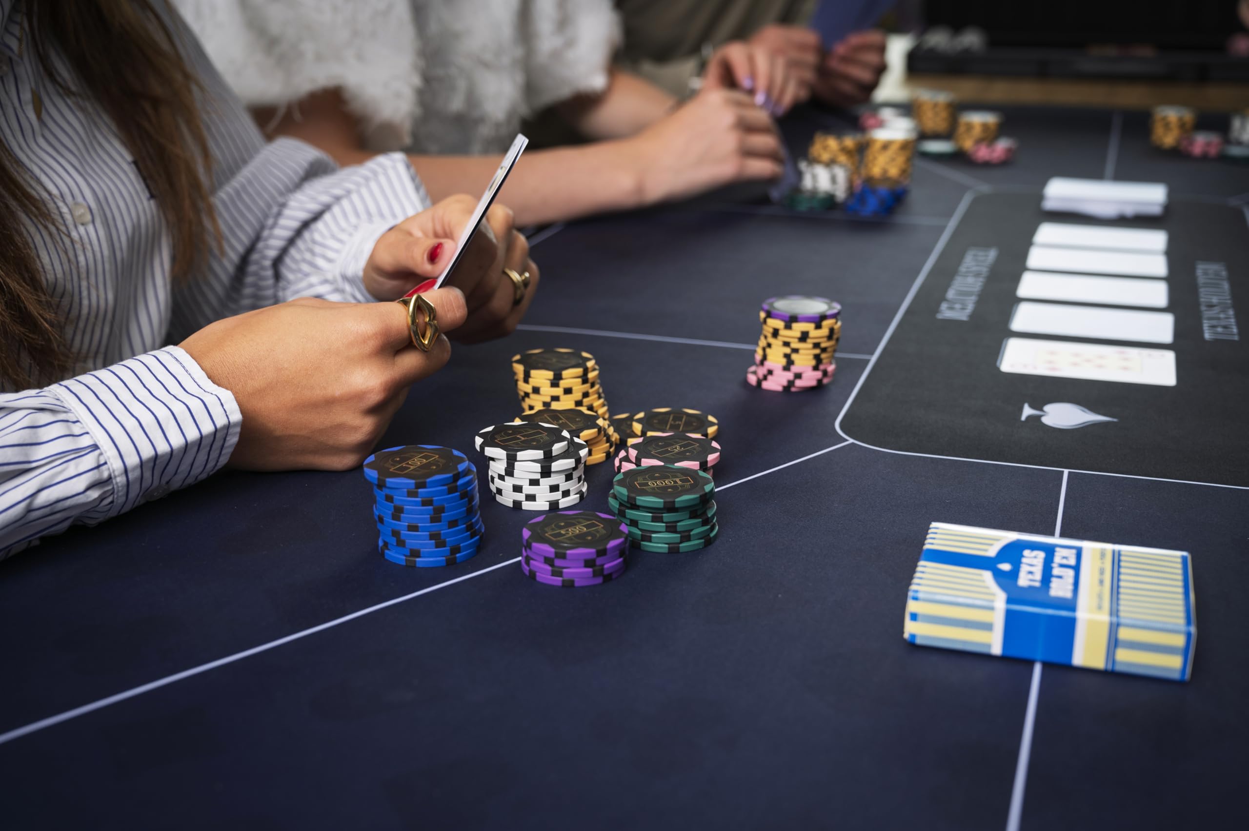Engelhart Tapis de Poker Texas Hold’em 120 x 60 cm Bleu 320993 | Tapis de Jeux de Cartes Nappe de jeu Polyester et Caoutchouc Antidérapant, Ép: 3 mm pour Cartes à Jouer et Jetons