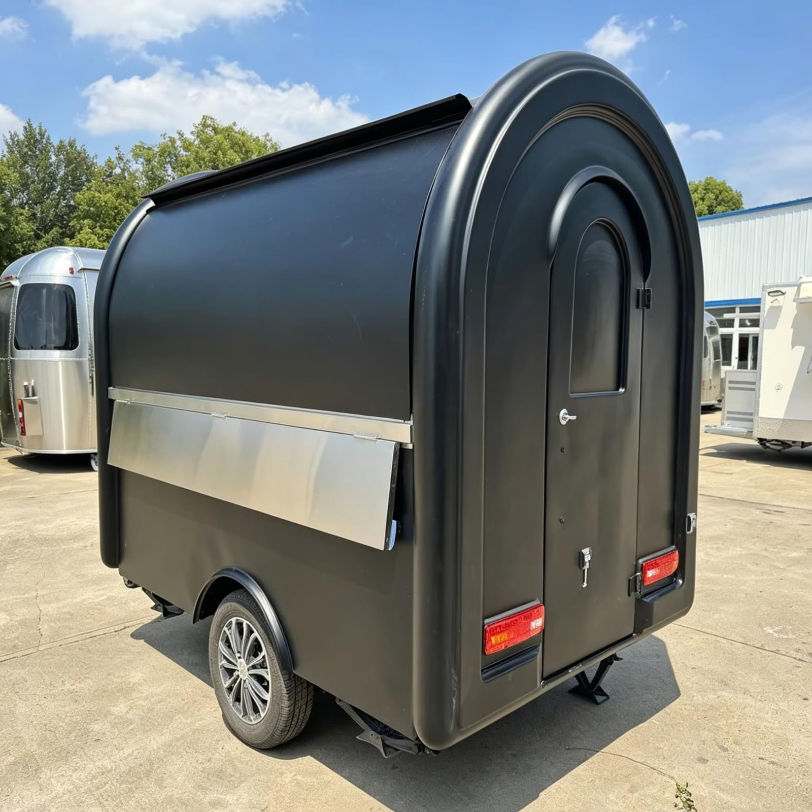 Camion alimentari e rimorchi alimentari completamente attrezzati in vendita - Camion alimentari mobili con griglie, friggitrici, frigoriferi per fare hamburger, pizza e hot dog