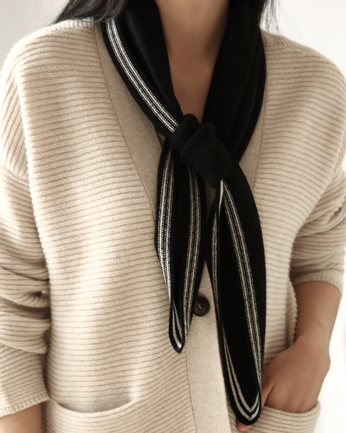 100% Cashmere Sciarpa da Collo Piccola a Forma di Diamante, Super Morbido Sciarpe Triangolare a Maglia Caldo Donna Ragazza, Sciarpa a Triangolo Versatile in Primavera Autunno, Miglior Regalo Black