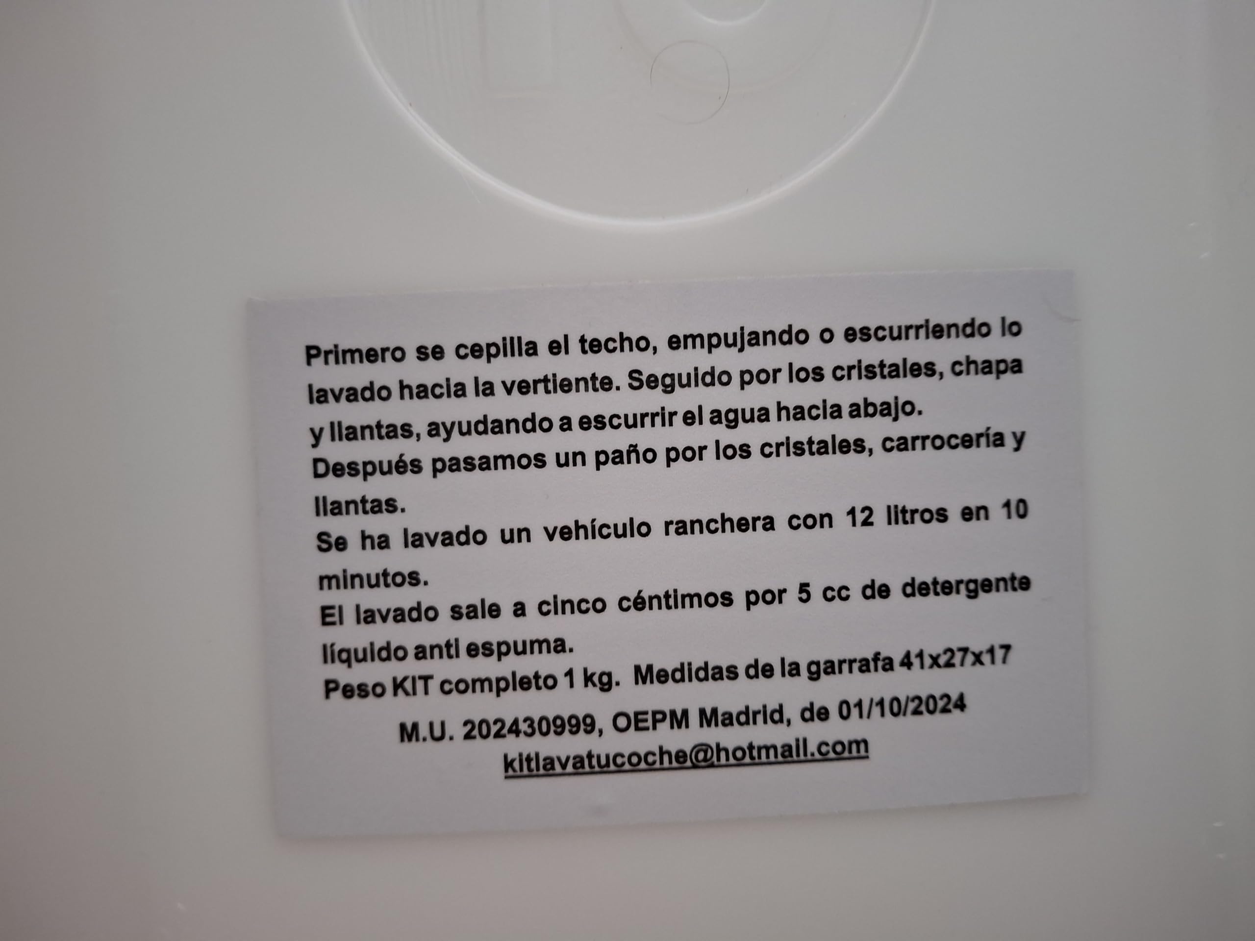 Kit de Limpieza de Vehículos L.T.C LAVATUCOCHE con Cepillo, Manguera y Bidón para Lavar la carrocería de Vehículos Pequeños y Medianos