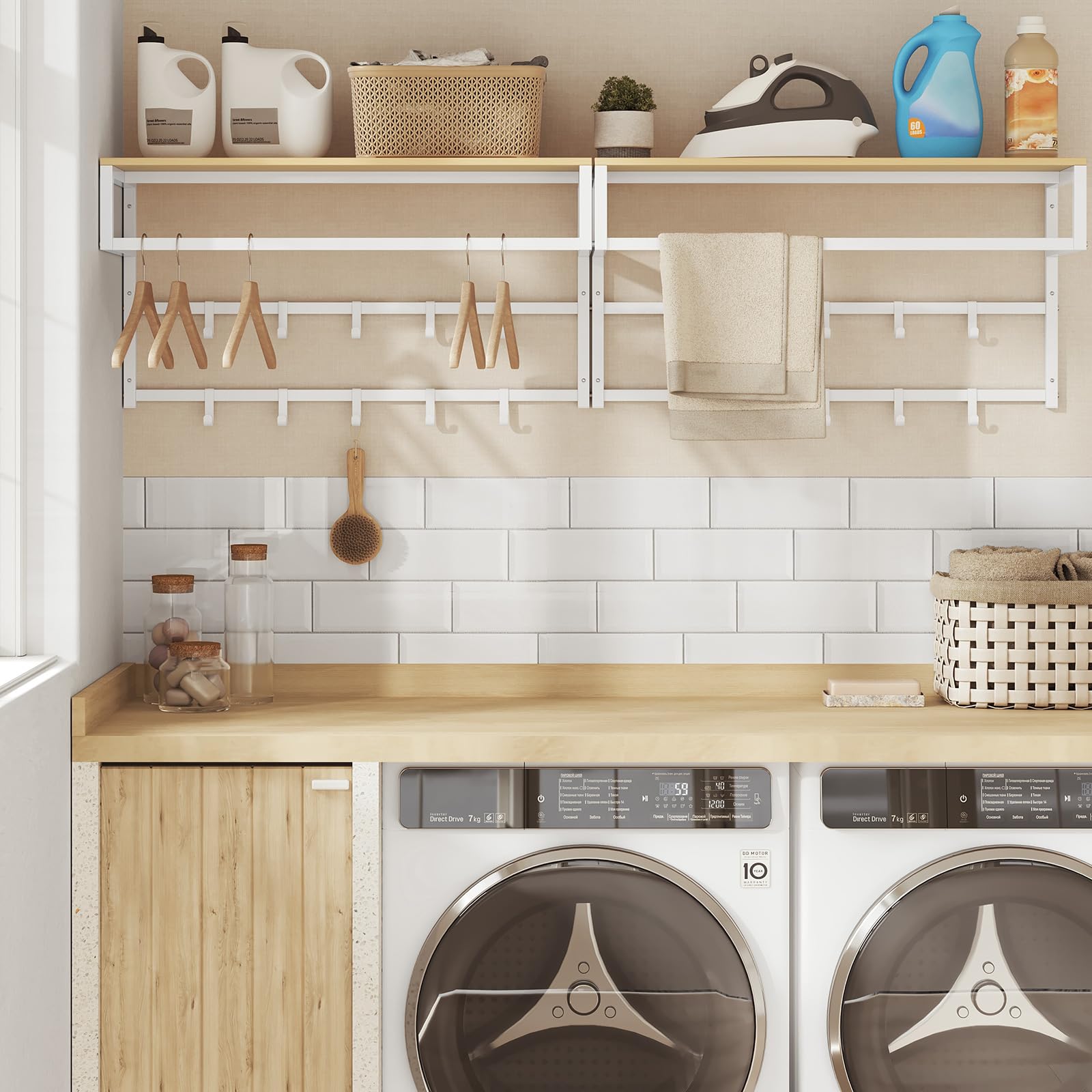 eSituro Perchero de Pared con Estante, Estantería de Pared con 10 Ganchos, Perchero para Colgar Ropa, Toallero Baño, Percha para Salón, Pasillo, Entrada, 80x41x30 cm, Blanco + Madera natural