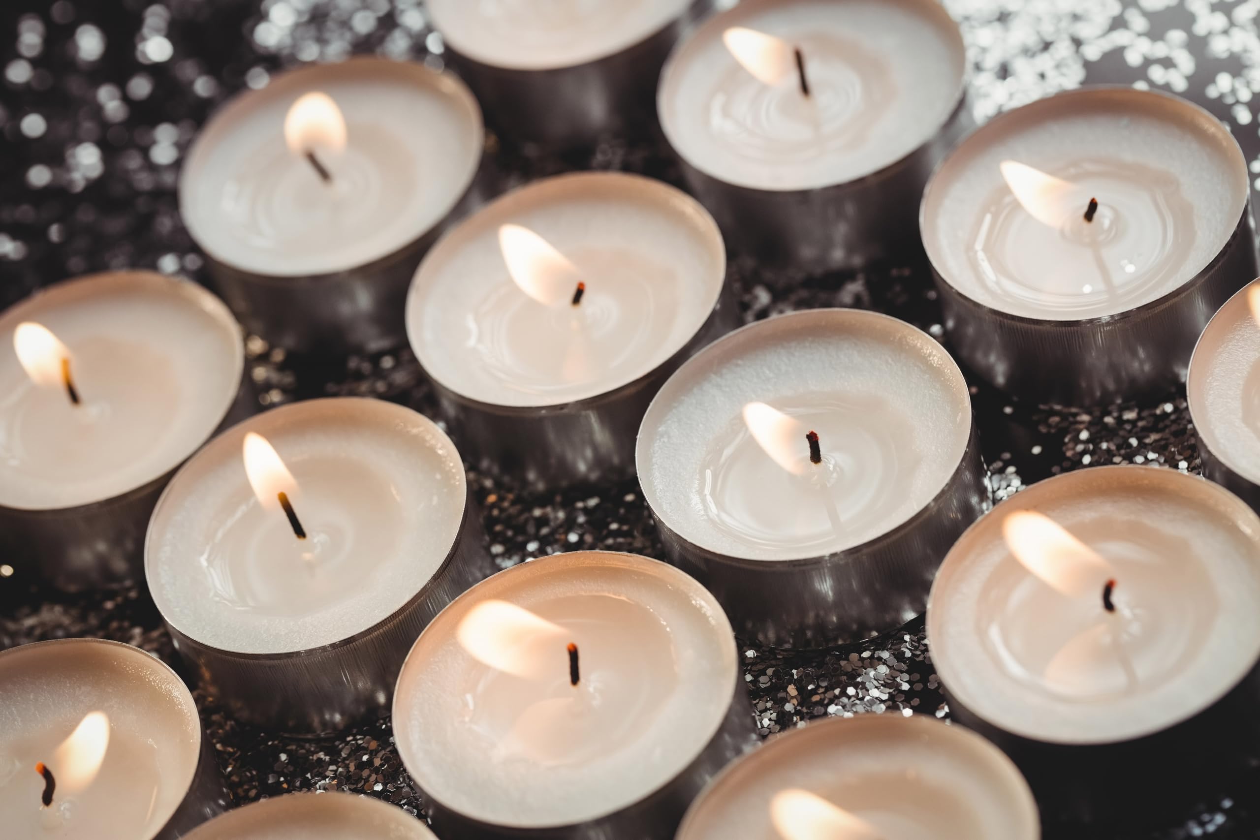 SWEEPING Tea light Candele Bianche - Set da 200 Candele tealight Durata 3 ore di Combustione - Lumini Bianchi