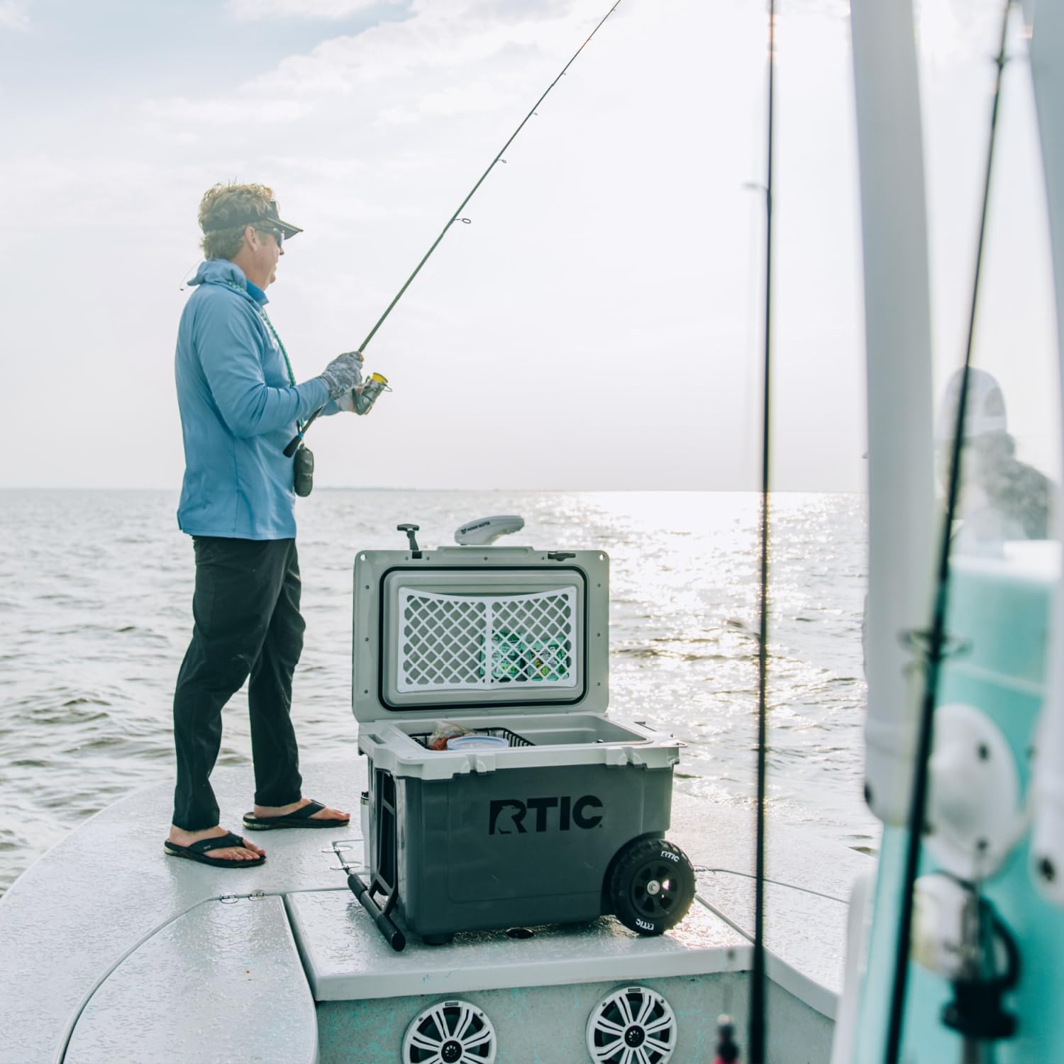 RTIC Contenitore per il ghiaccio portatile con ruote, ultra leggero, isolato, per spiaggia, bevande, bevande, campeggio, picnic, pesca, barca, 30% più leggero rispetto ai refrigeratori rotomolded