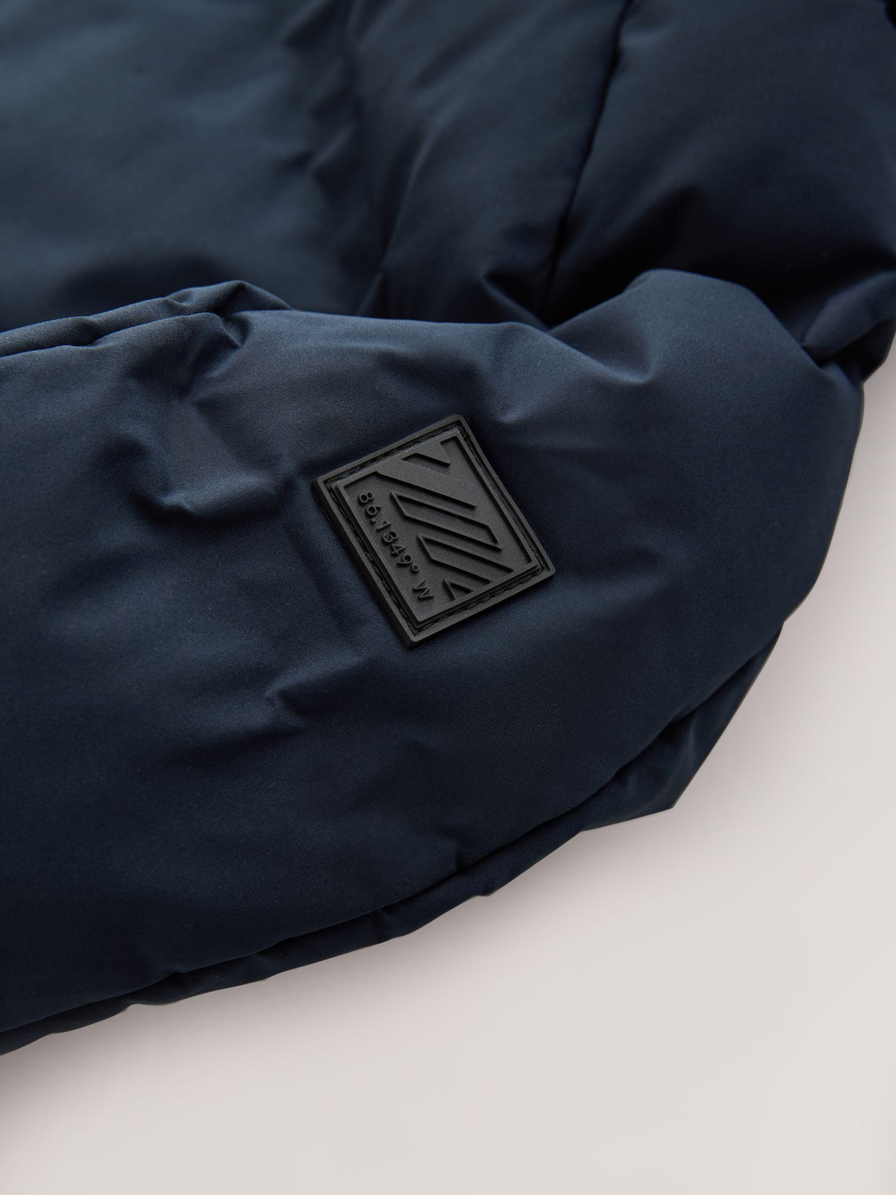 NEXT Niños Abrigo acolchado con forro de micropolar y diseño impermeable
