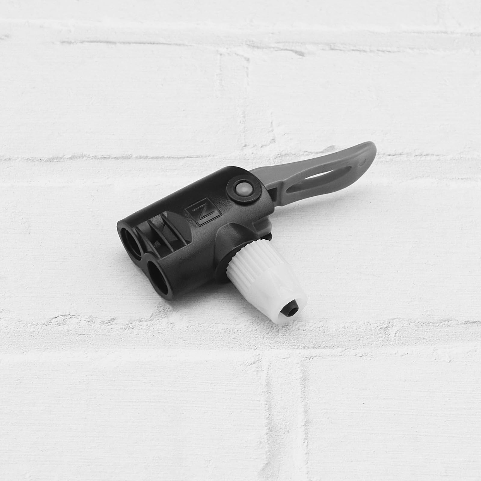 EMSea 2 Stuks Zwart Kunststof Fiets Dubbele Kop Pomp Nozzle FV AV Fiets Luchtpomp Ventiel Slang Adapter Connector Vervanging Baan Pomp Kop Voor Fiets Pomponderdelen Accessoires