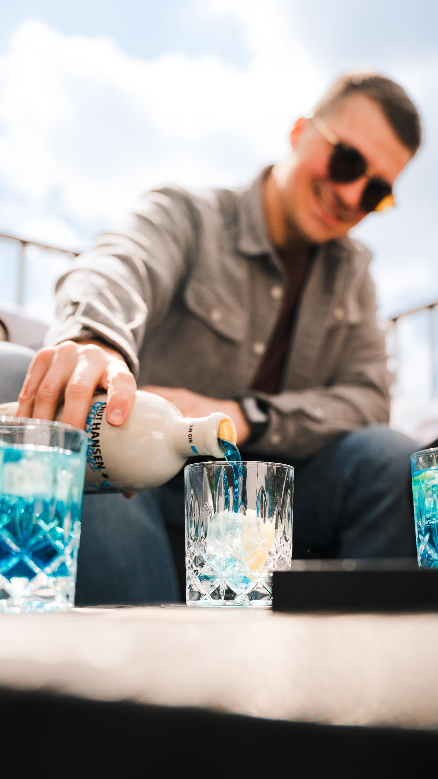 KNUT HANSEN DRY GIN Crew's Choice | Weltweit ausgezeichnet | Eine Hommage an Teamgeist und Zusammenhalt | 0,7L | 40% Vol. (Packung mit 2)