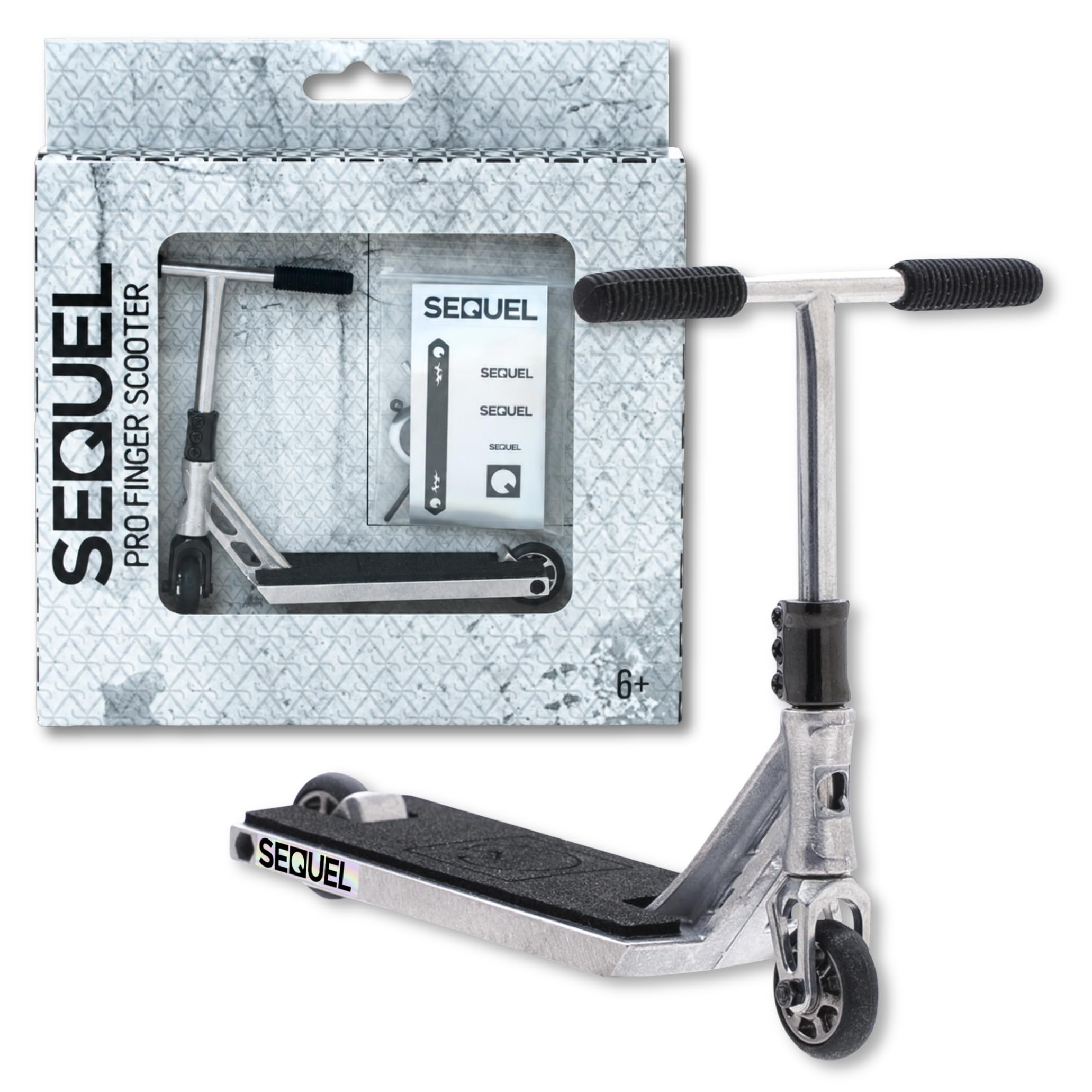 Sequel Finger Scooter Raw – Mini Finger Scooter aus Metall – Farbe Silber – Ideal für Tricks, Collectors & Skateboard-Enthusiasten – perfekt für Demonstrationen, Wettbewerbe & kreative Hobbys